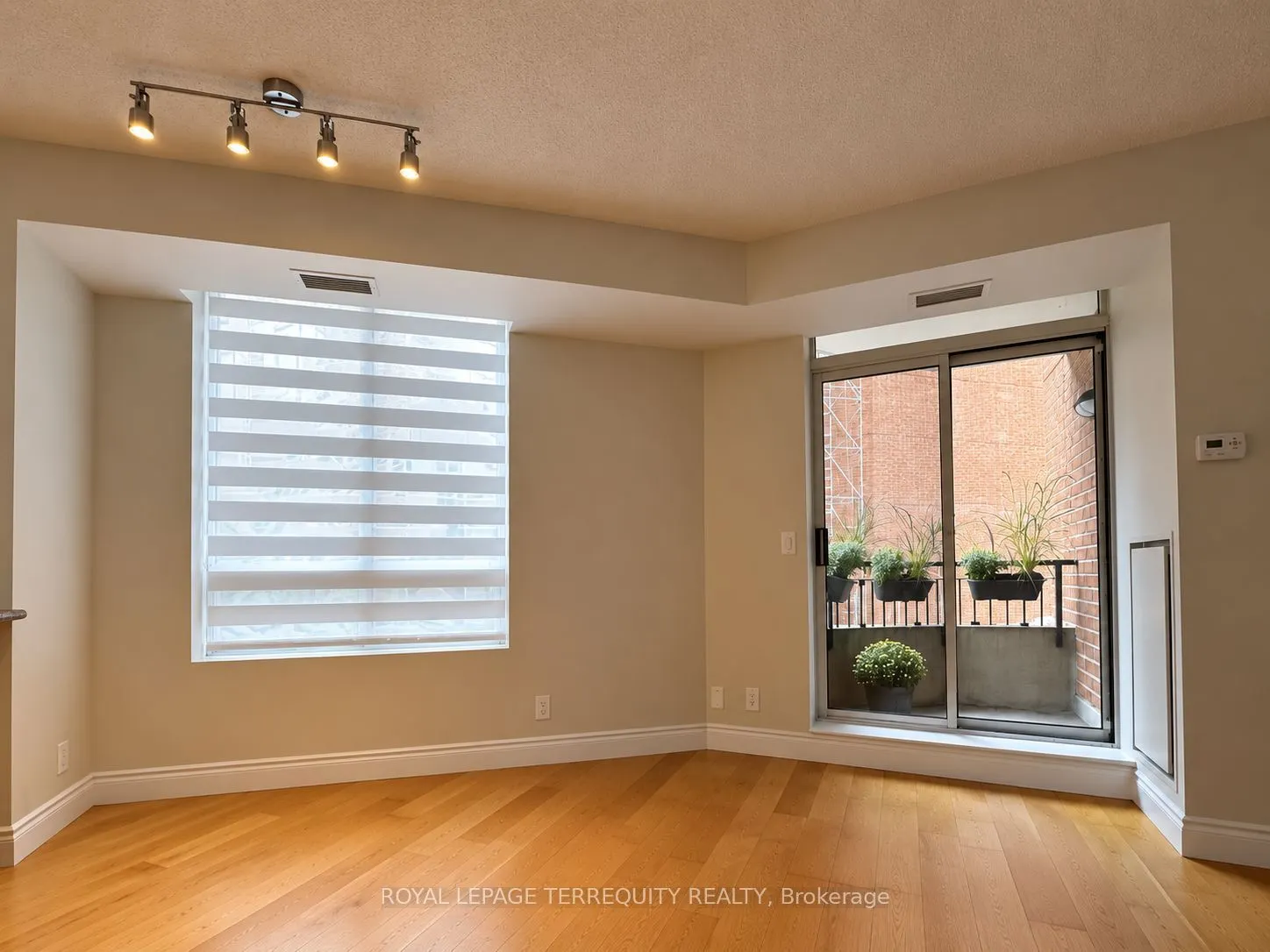 20 Collier Street #304