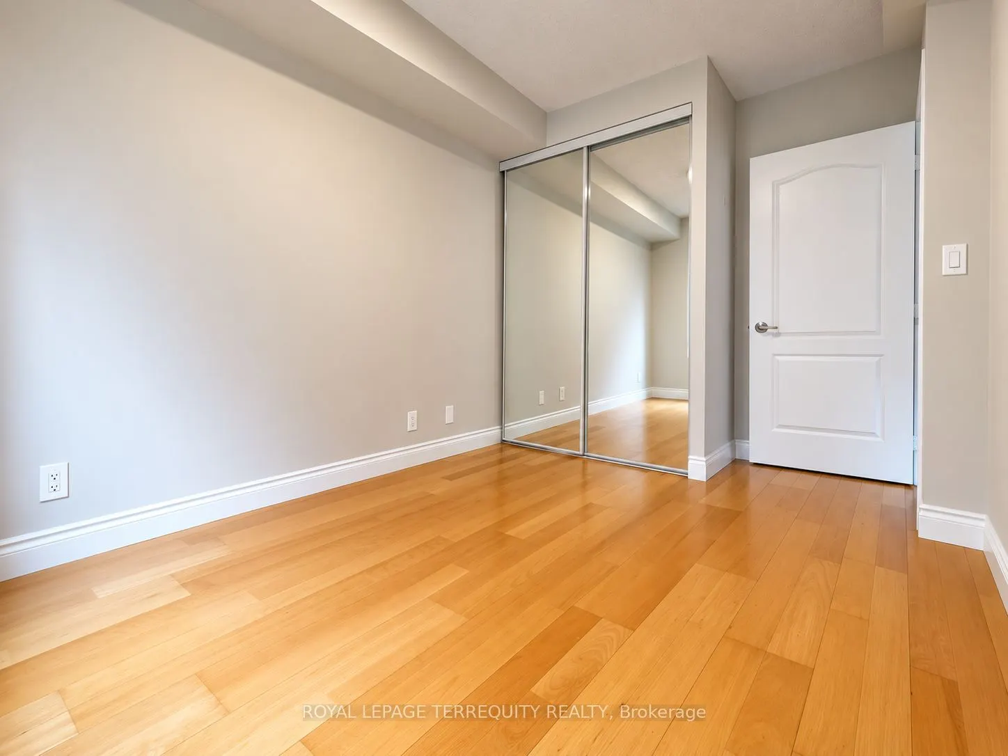 20 Collier Street #304