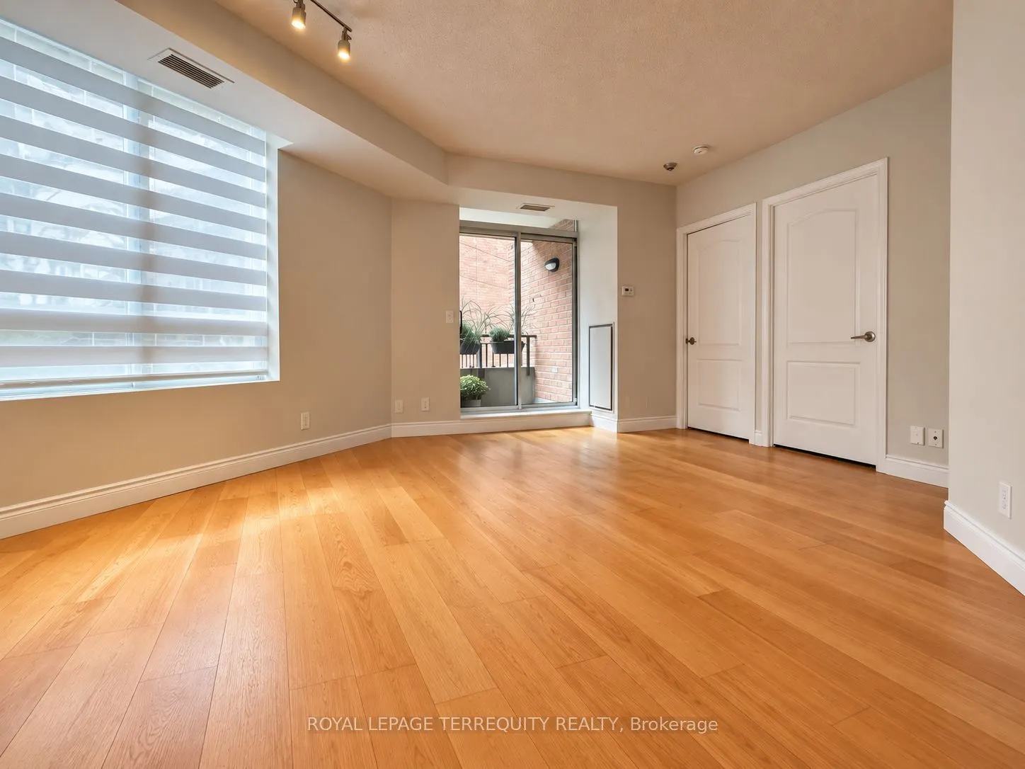 20 Collier Street #304