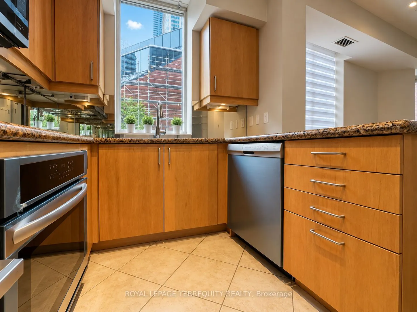 20 Collier Street #304