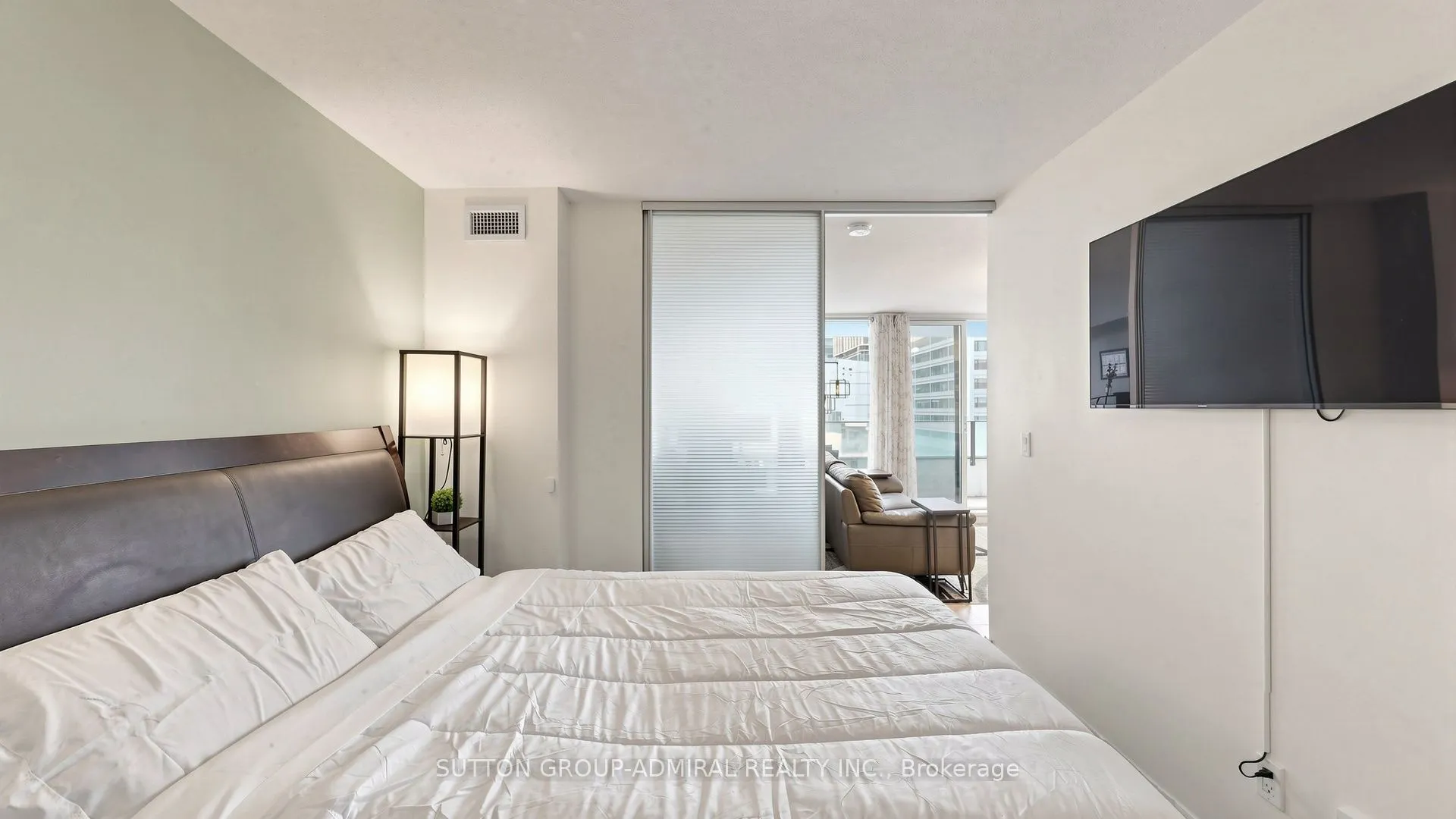 111 Elizabeth Street #922