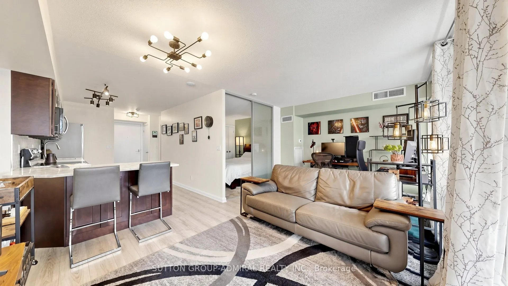 111 Elizabeth Street #922