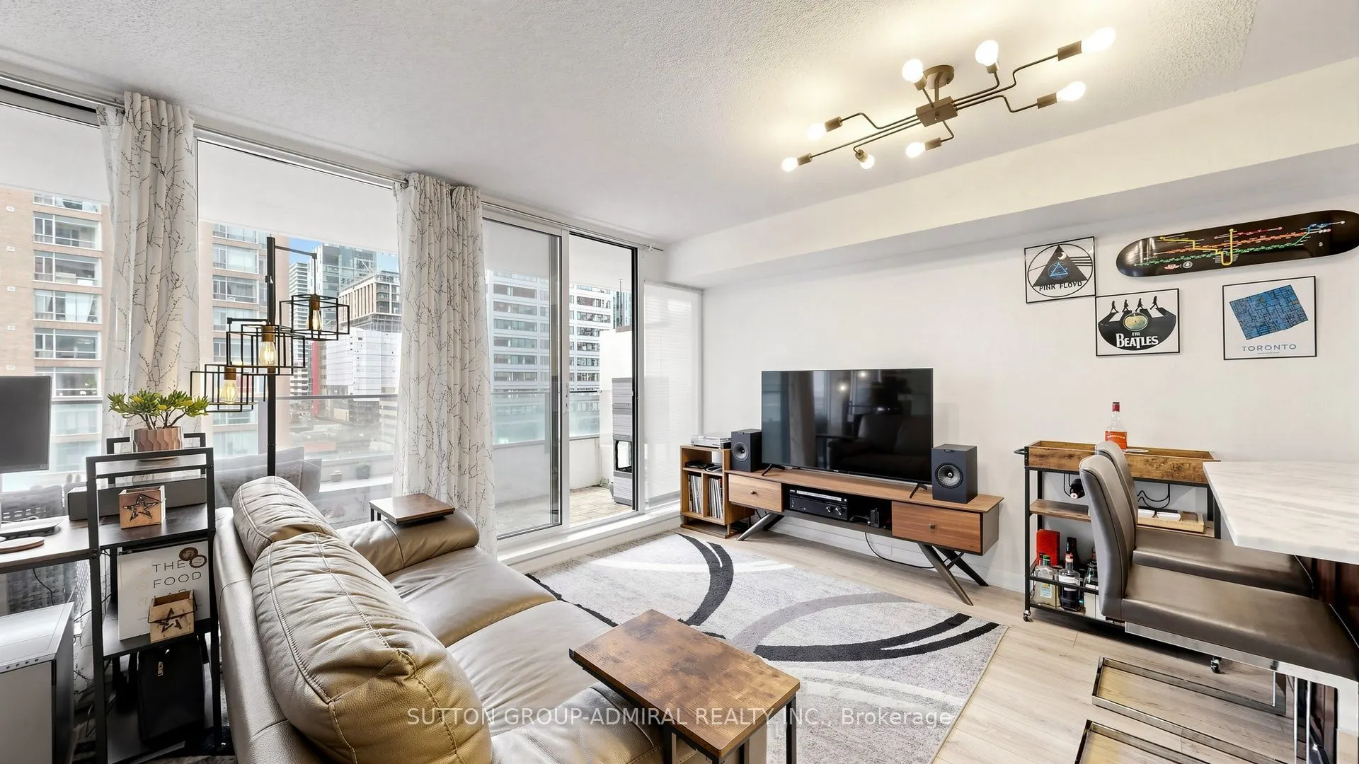 111 Elizabeth Street #922