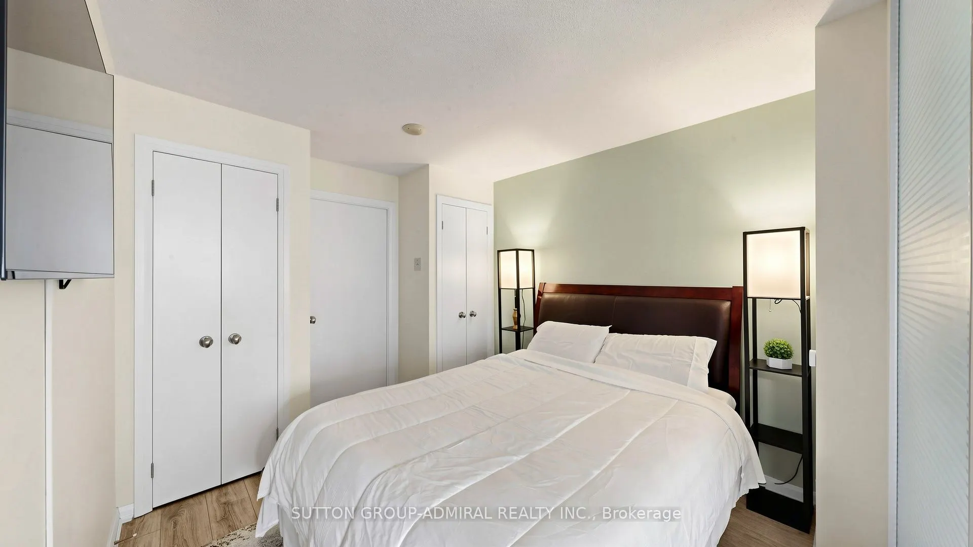 111 Elizabeth Street #922