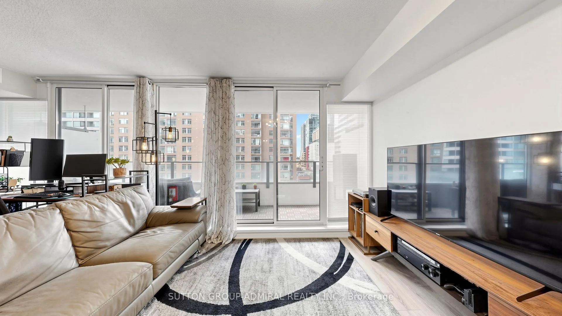 111 Elizabeth Street #922
