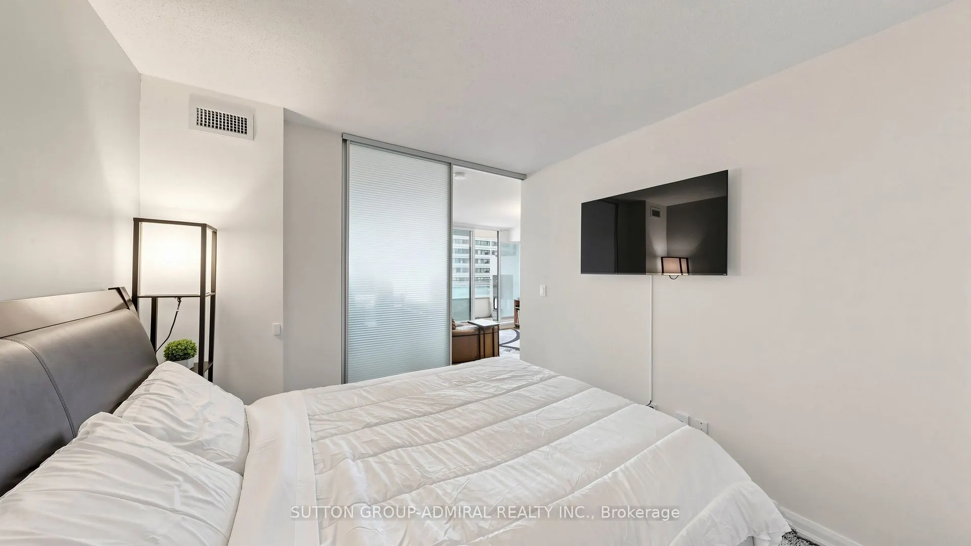 111 Elizabeth Street #922