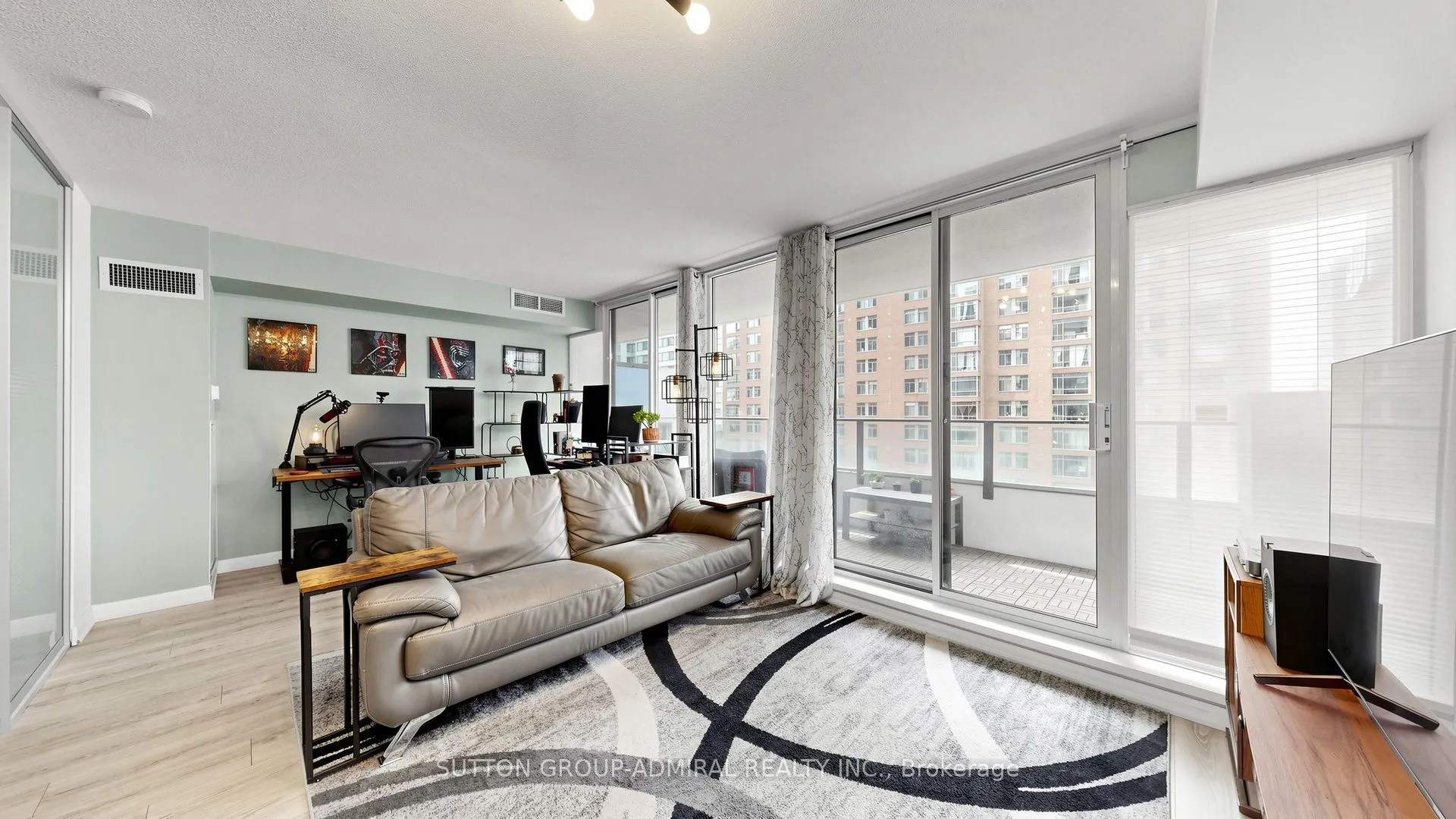 111 Elizabeth Street #922