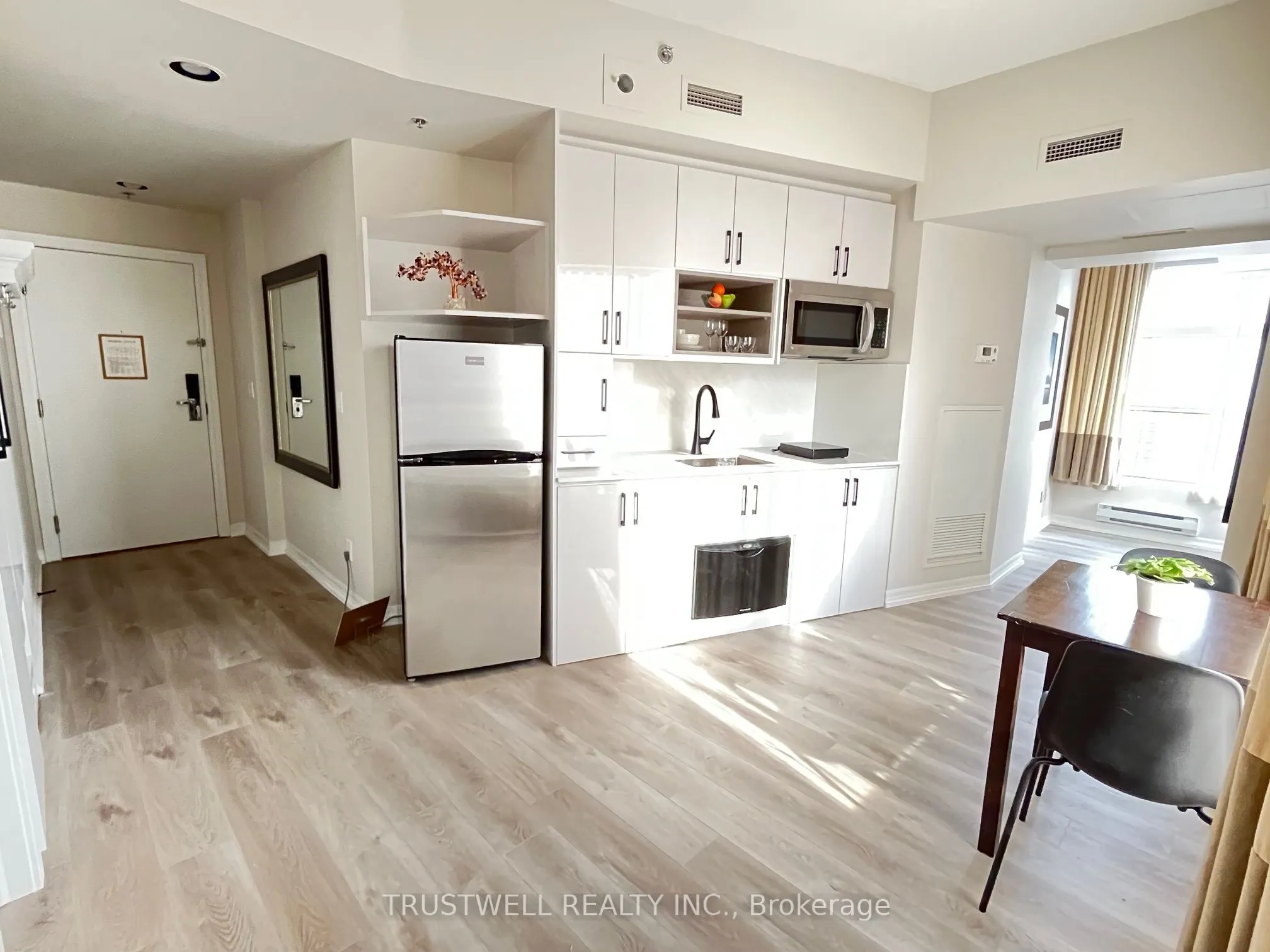 1 King Street W #3711
