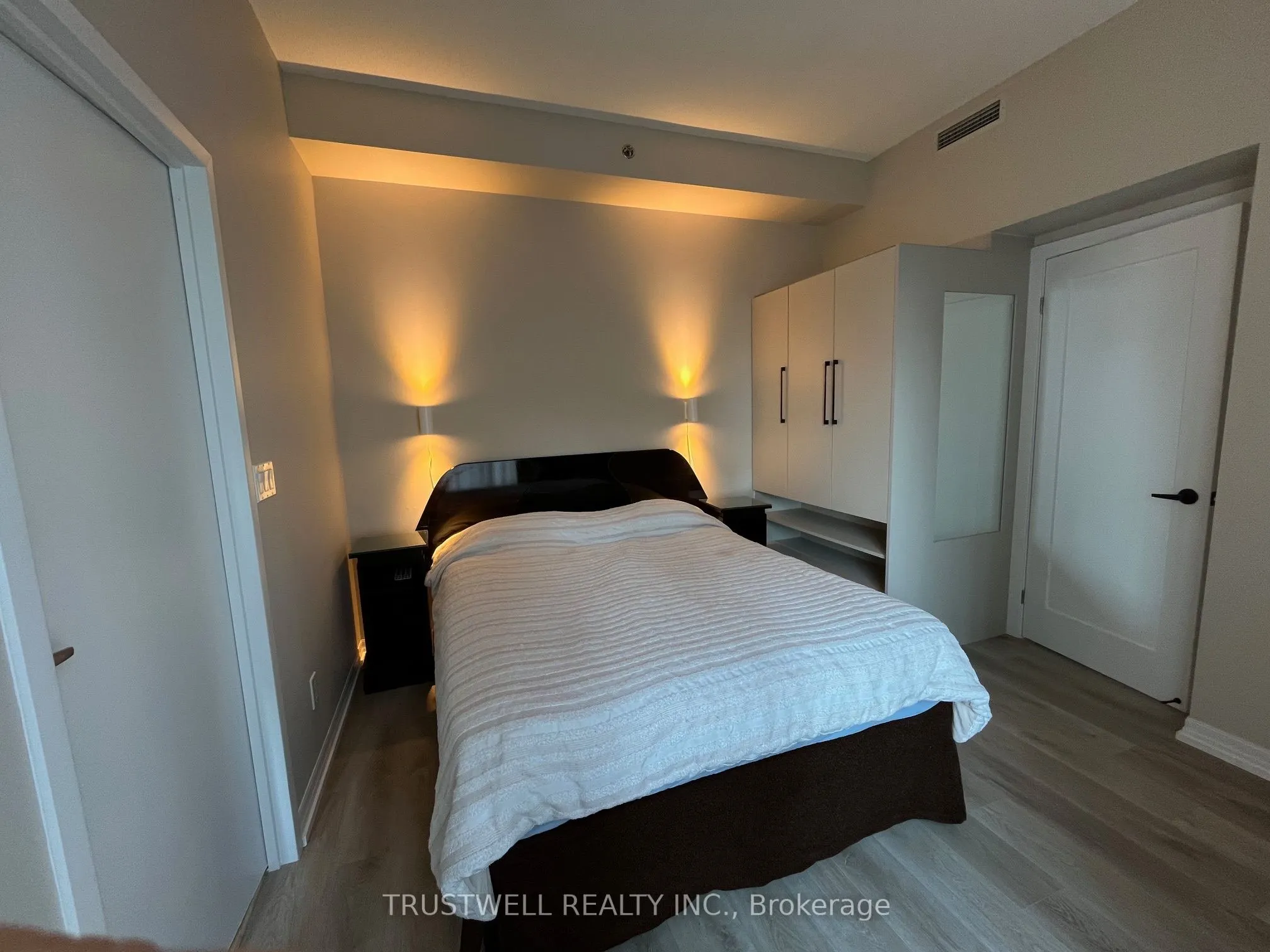 1 King Street W #3711
