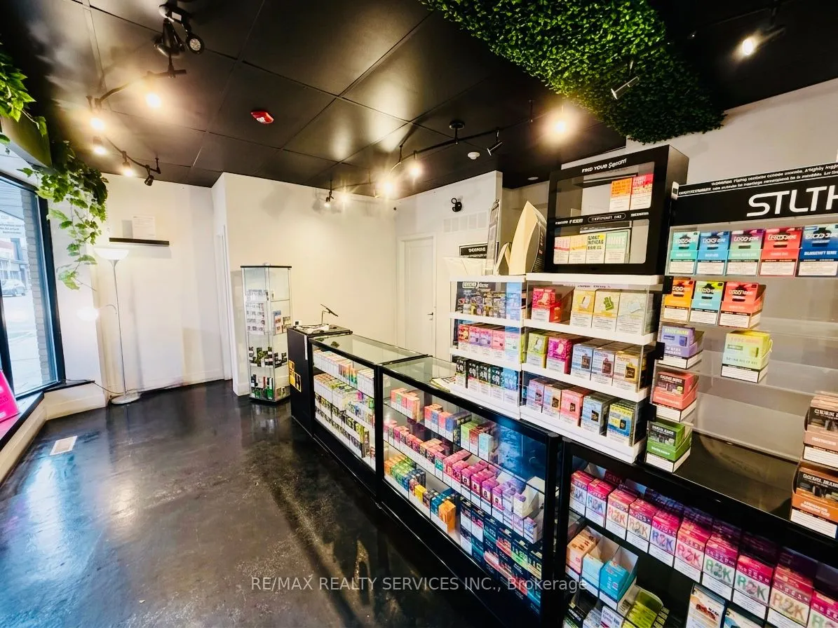 201 Dundas Street E