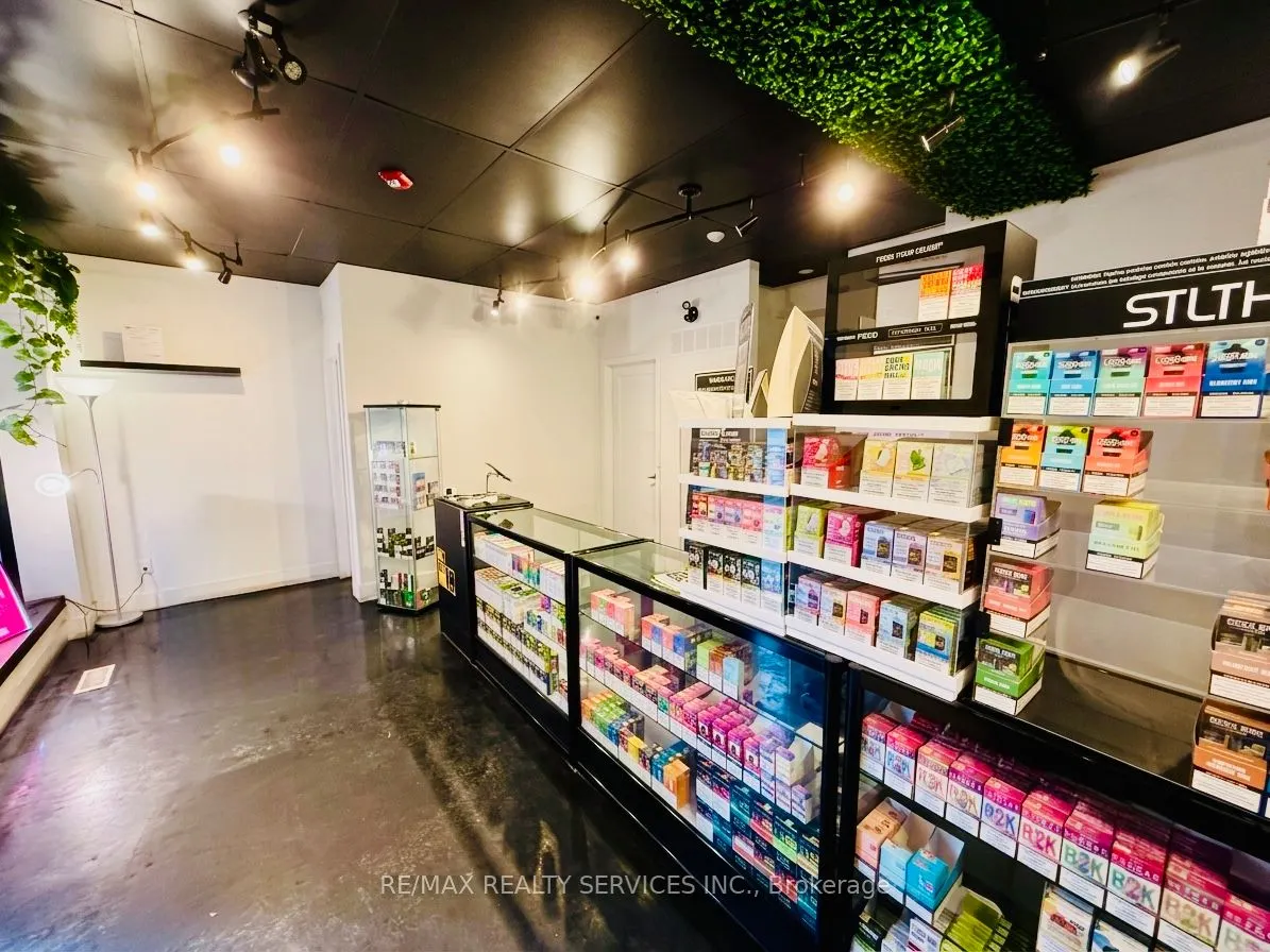 201 Dundas Street E