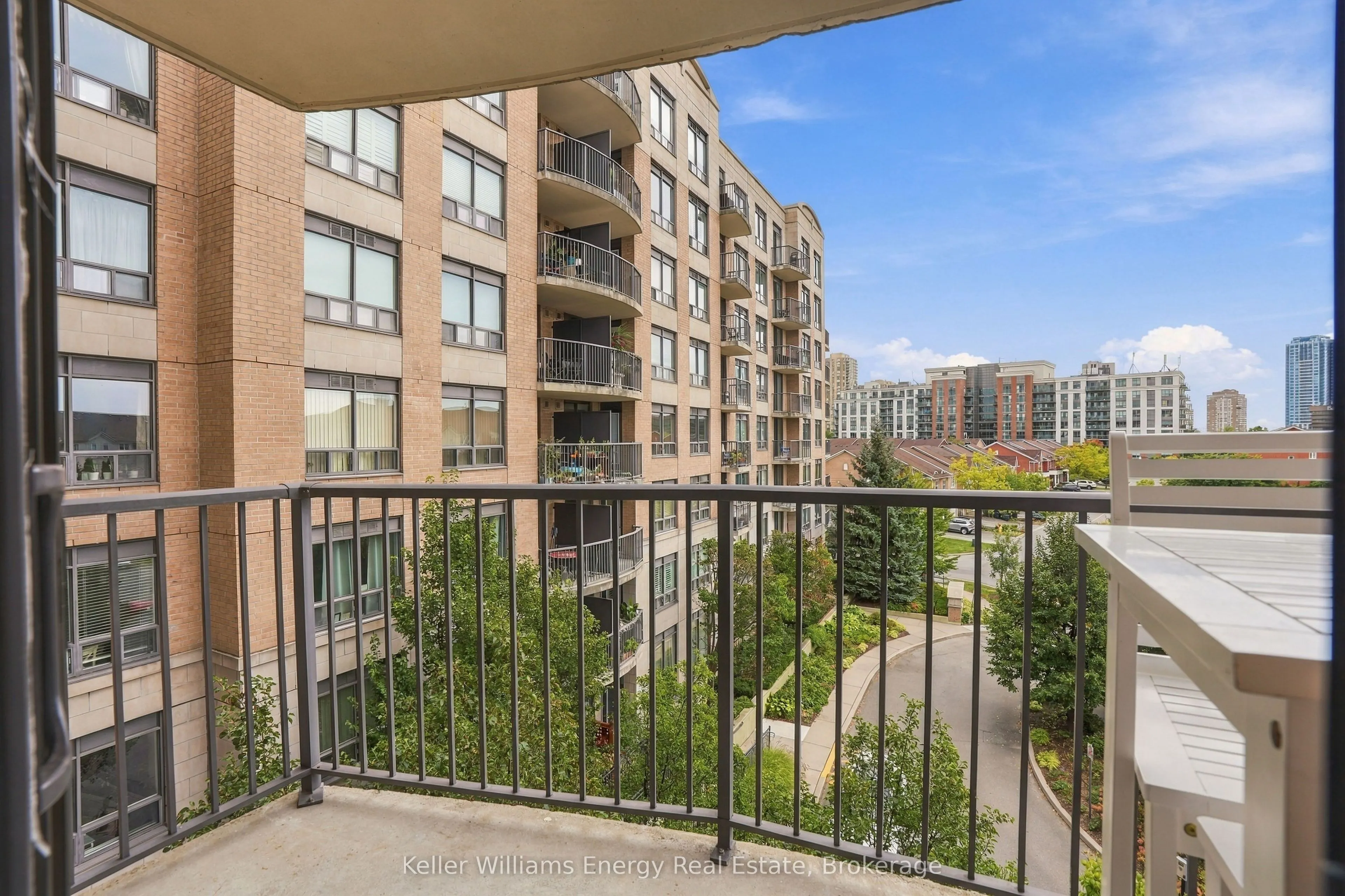 16 Dallimore Circle #402