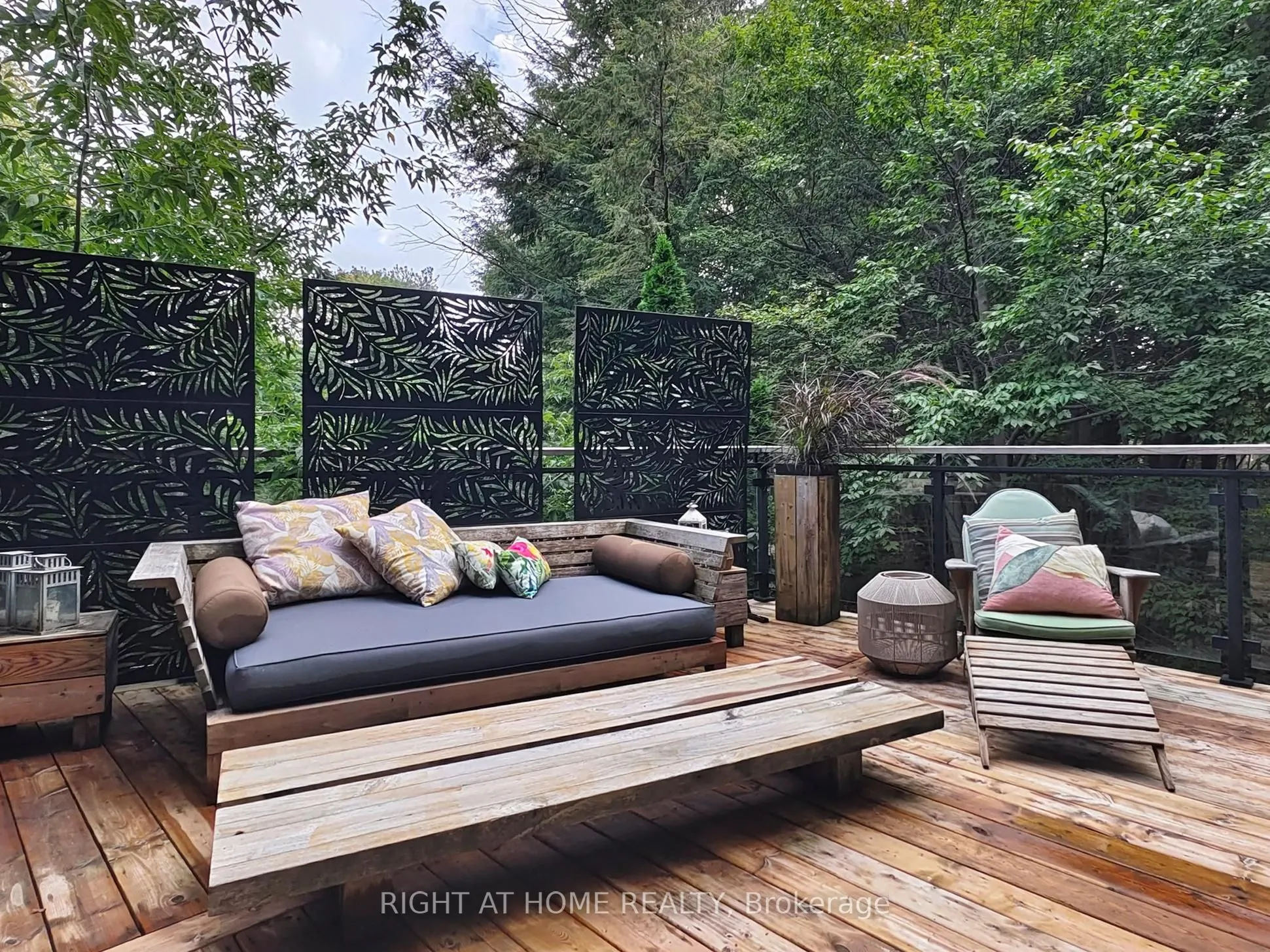 386 Rosewell Avenue