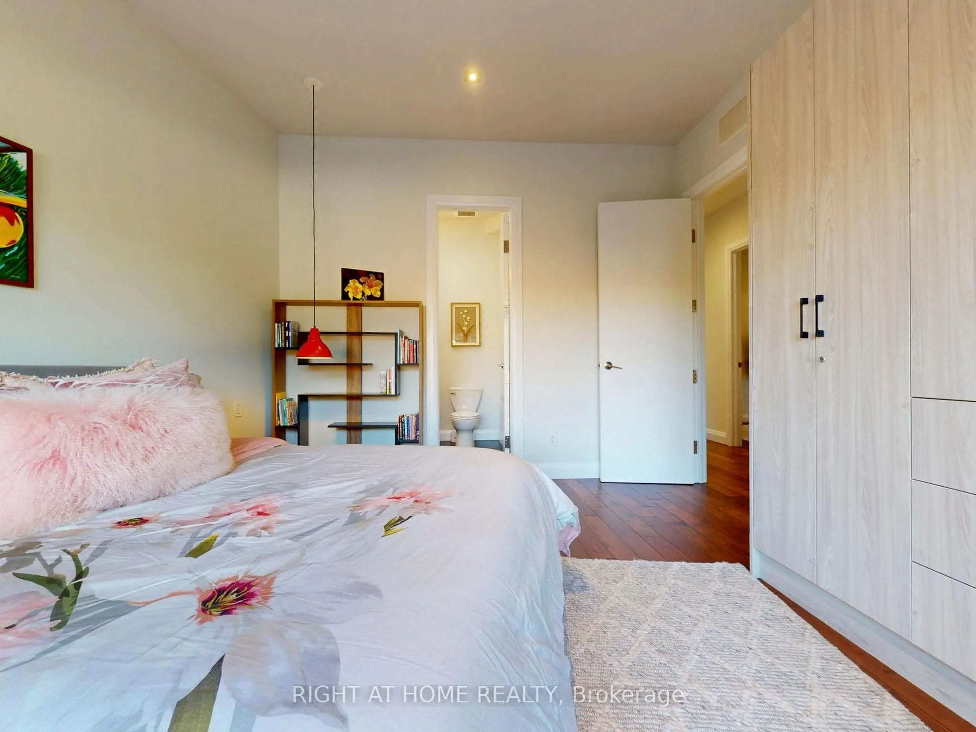 386 Rosewell Avenue