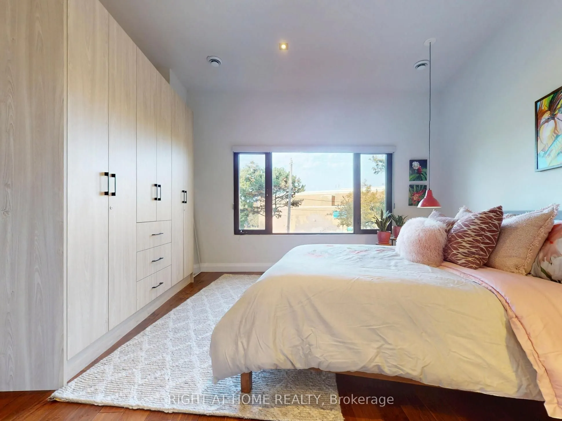 386 Rosewell Avenue