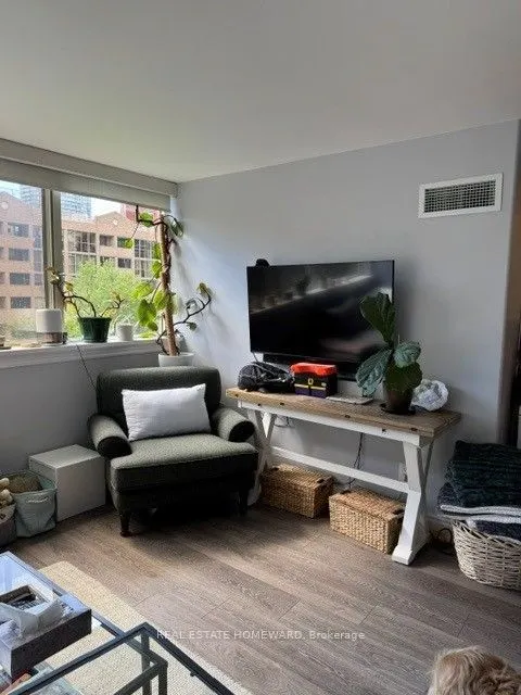 15 Maitland Place #208