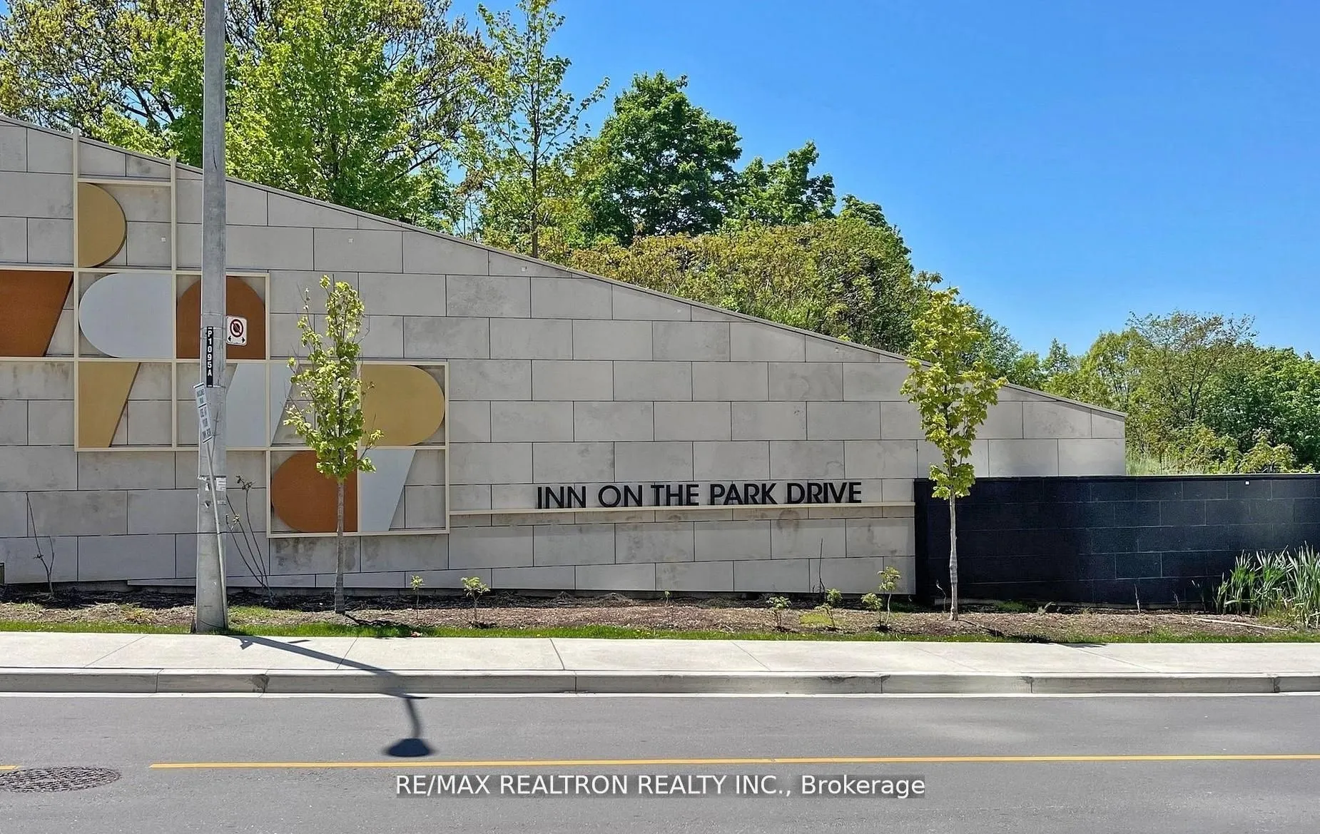 10 Inn On The Park Drive #901