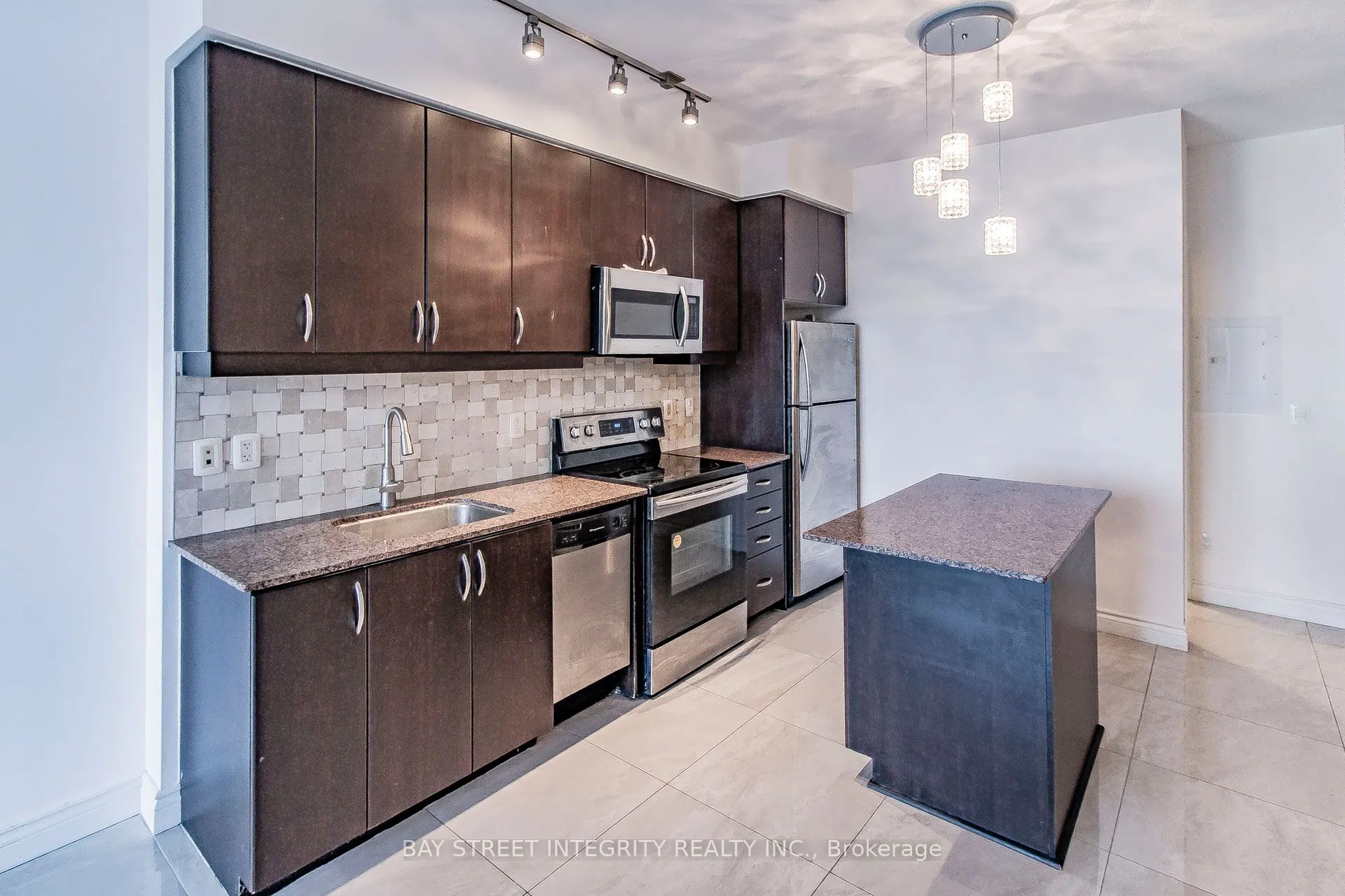 2885 Bayview Avenue #813