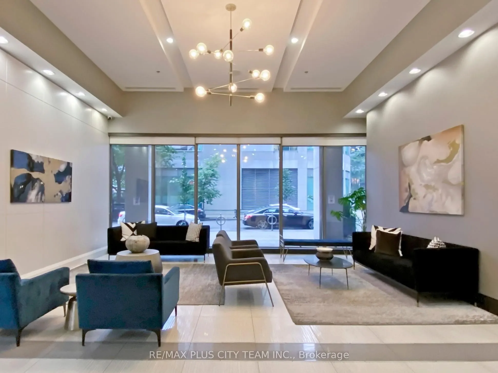 19 Grand Trunk Crescent #1103