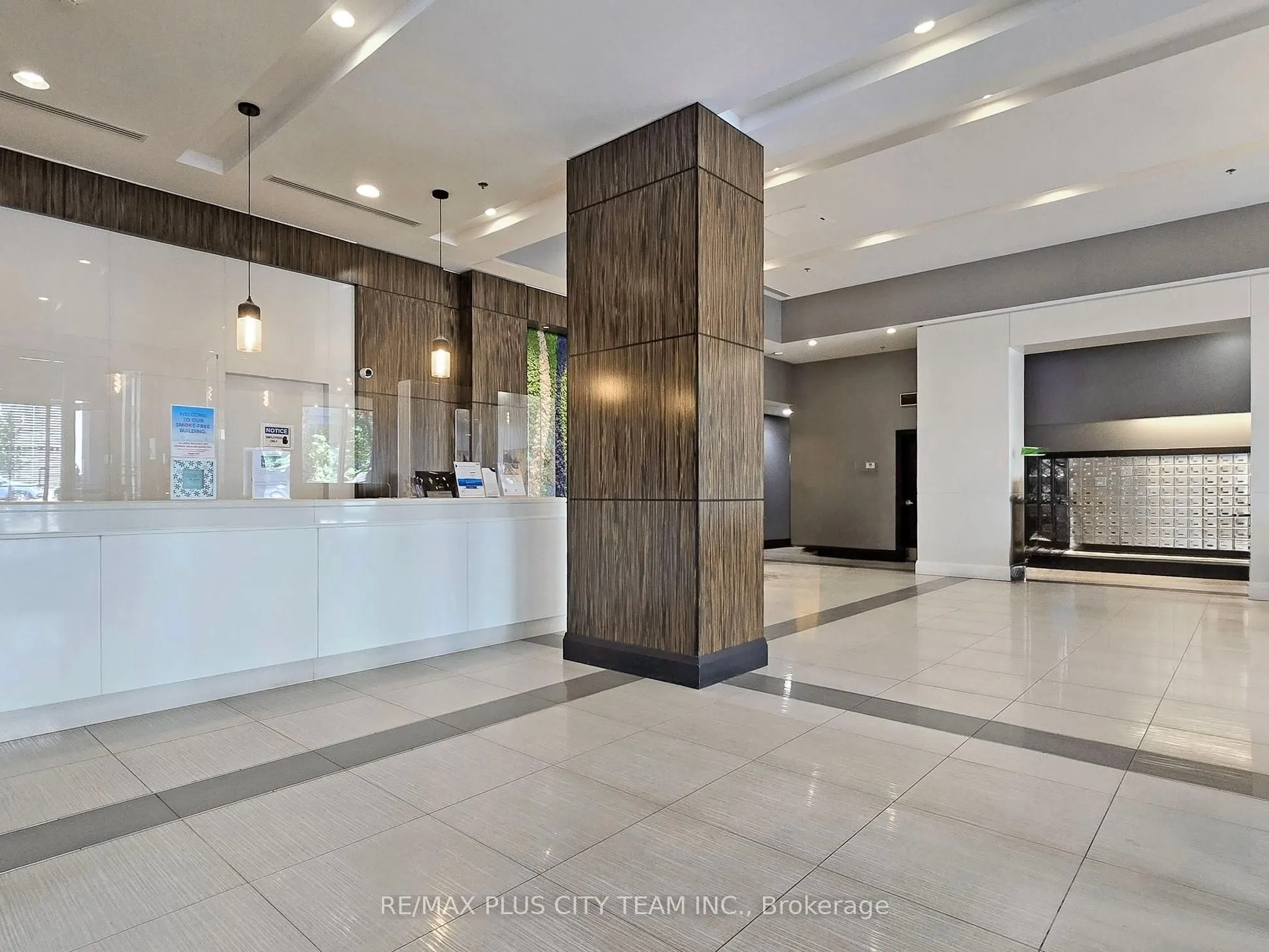 19 Grand Trunk Crescent #1103