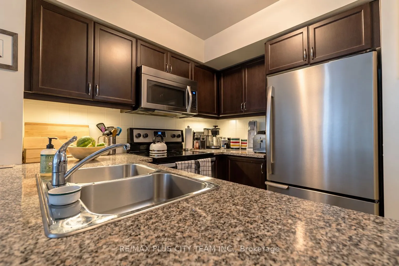 19 Grand Trunk Crescent #1103