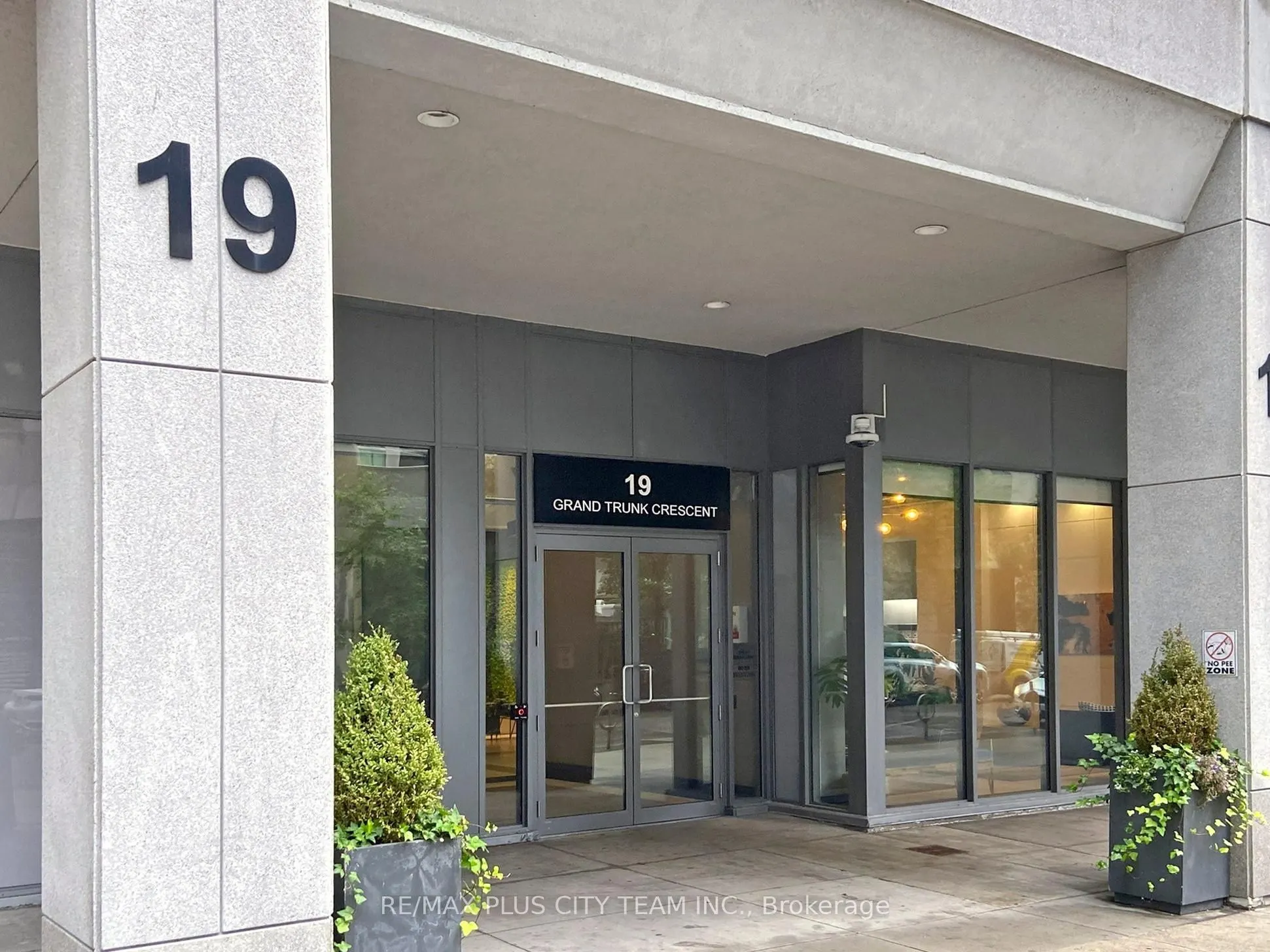 19 Grand Trunk Crescent #1103
