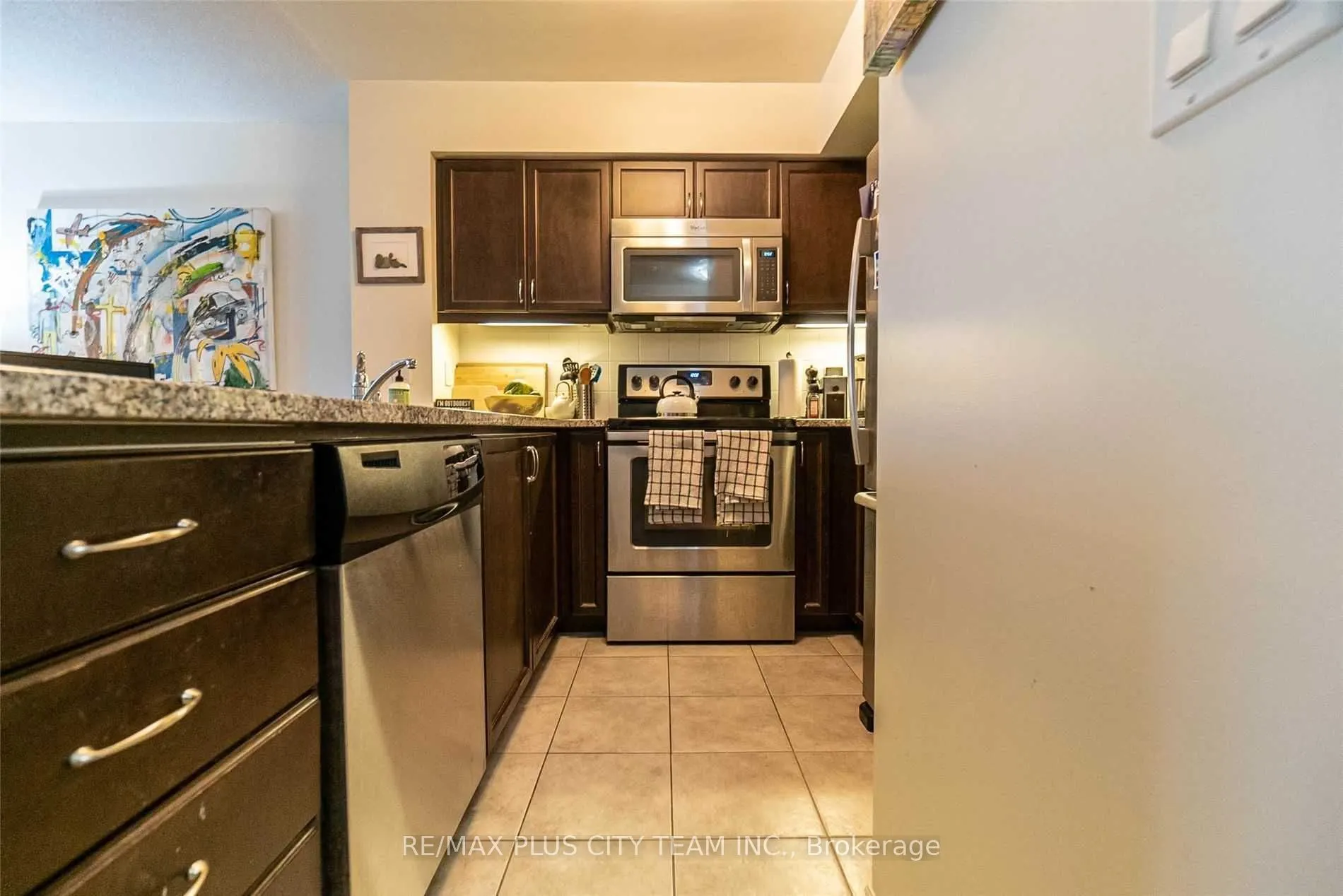 19 Grand Trunk Crescent #1103