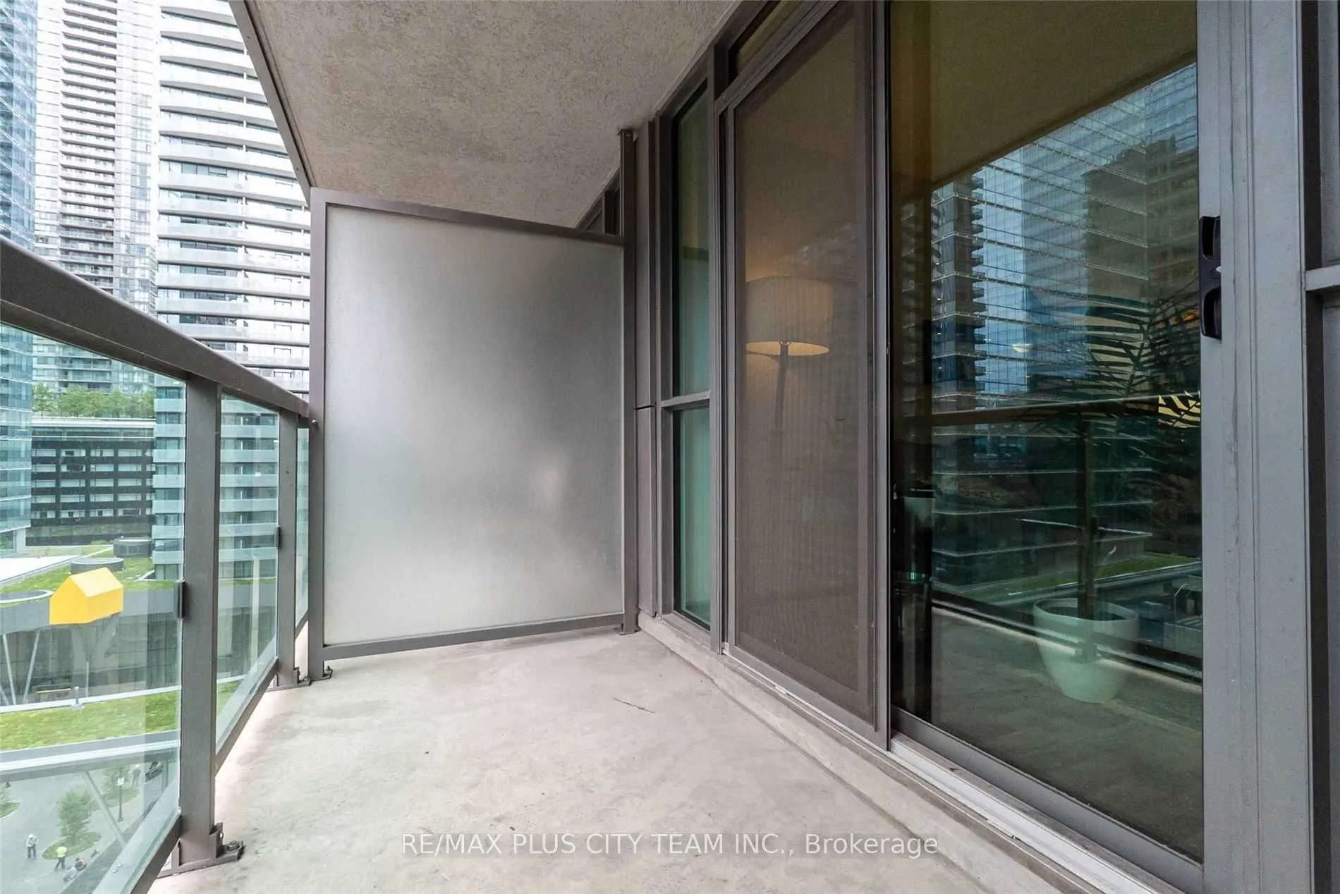 19 Grand Trunk Crescent #1103