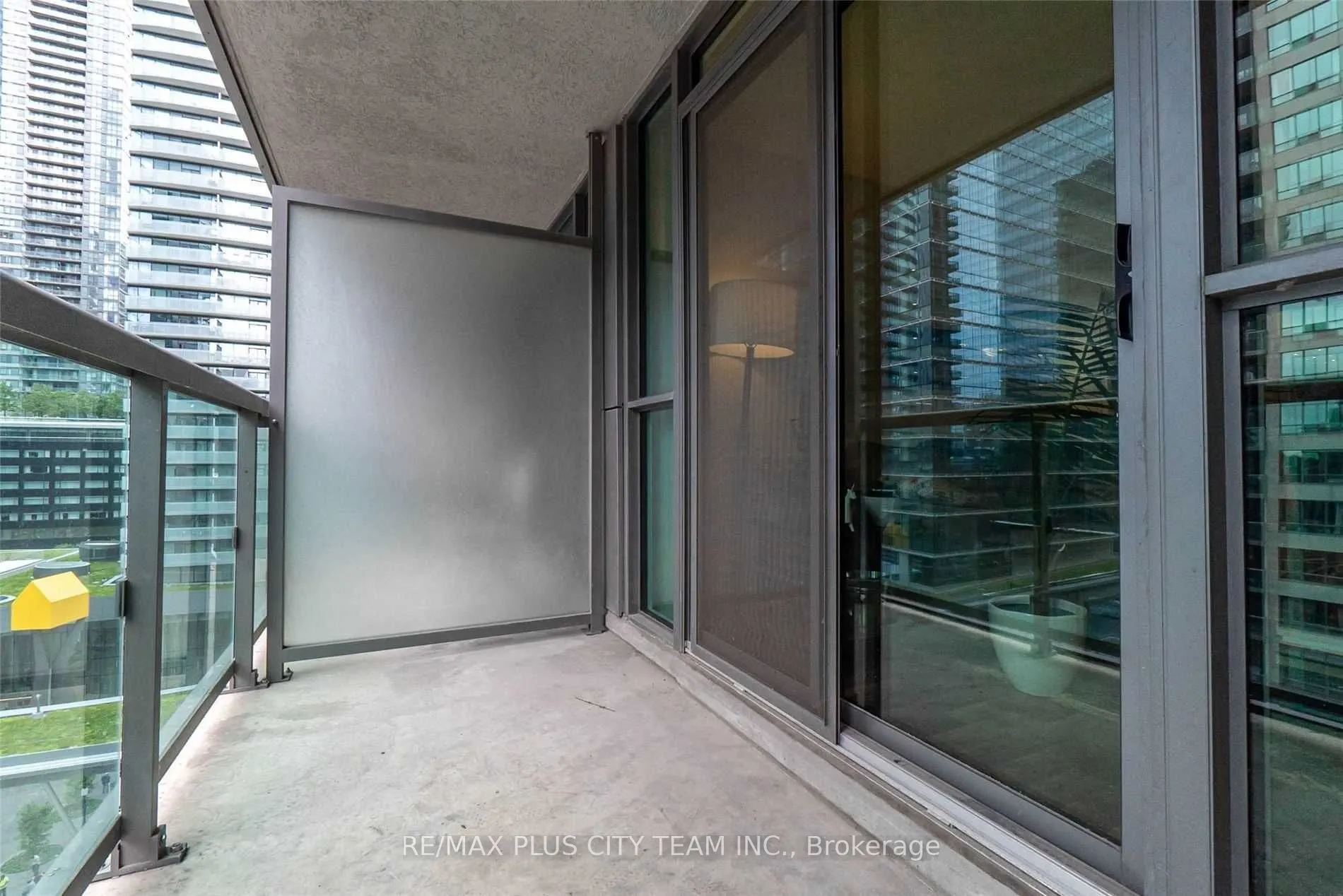 19 Grand Trunk Crescent #1103
