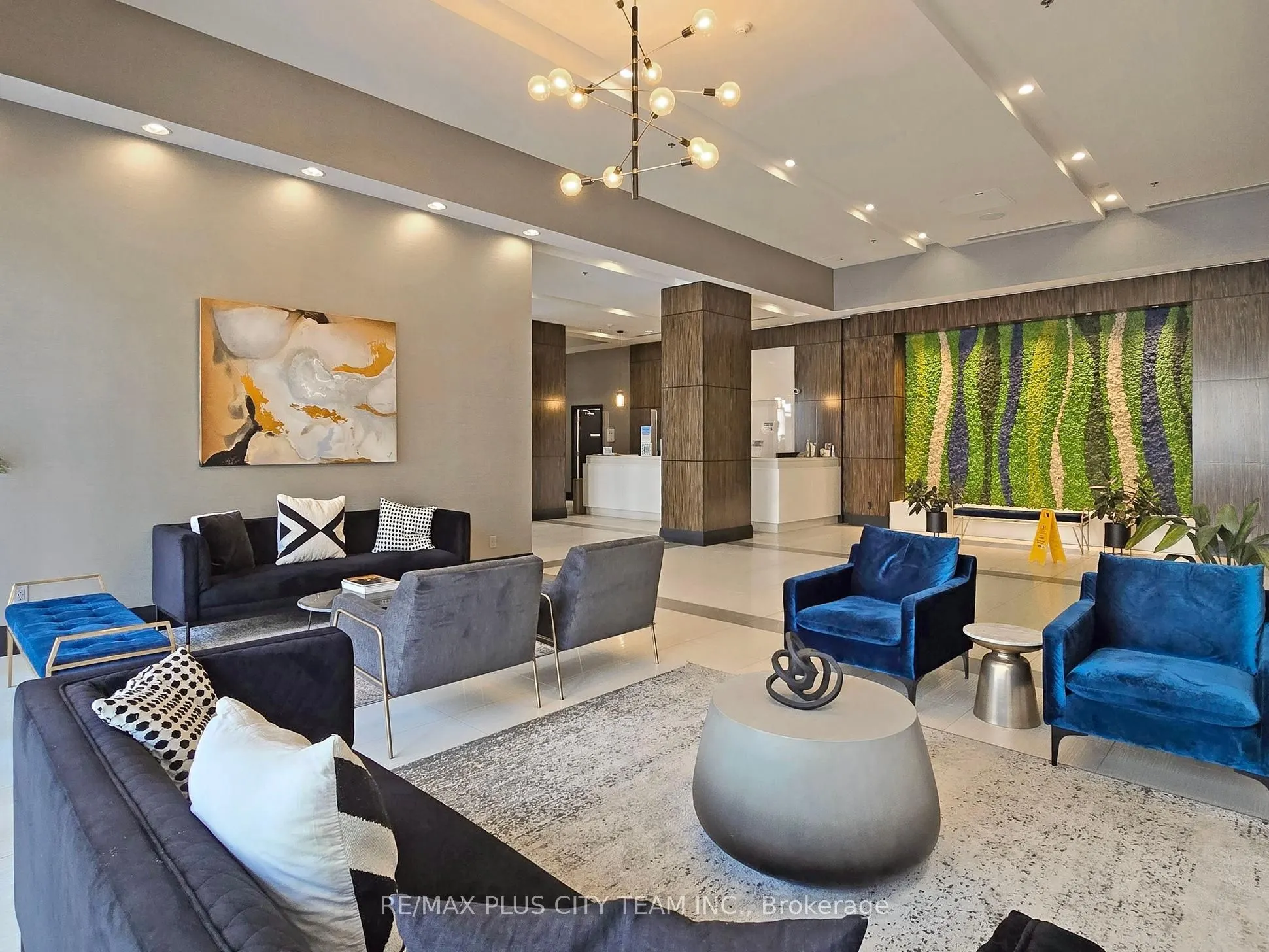 19 Grand Trunk Crescent #1103