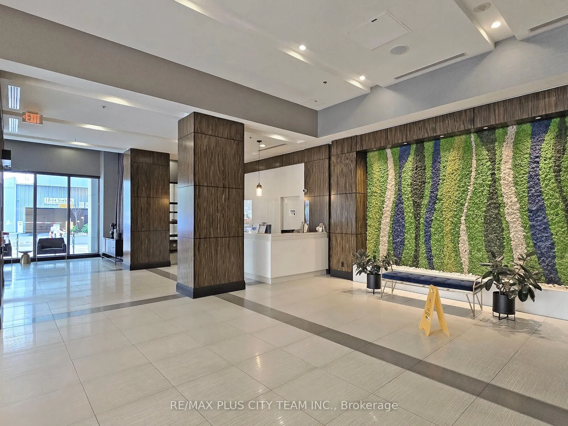 19 Grand Trunk Crescent #1103