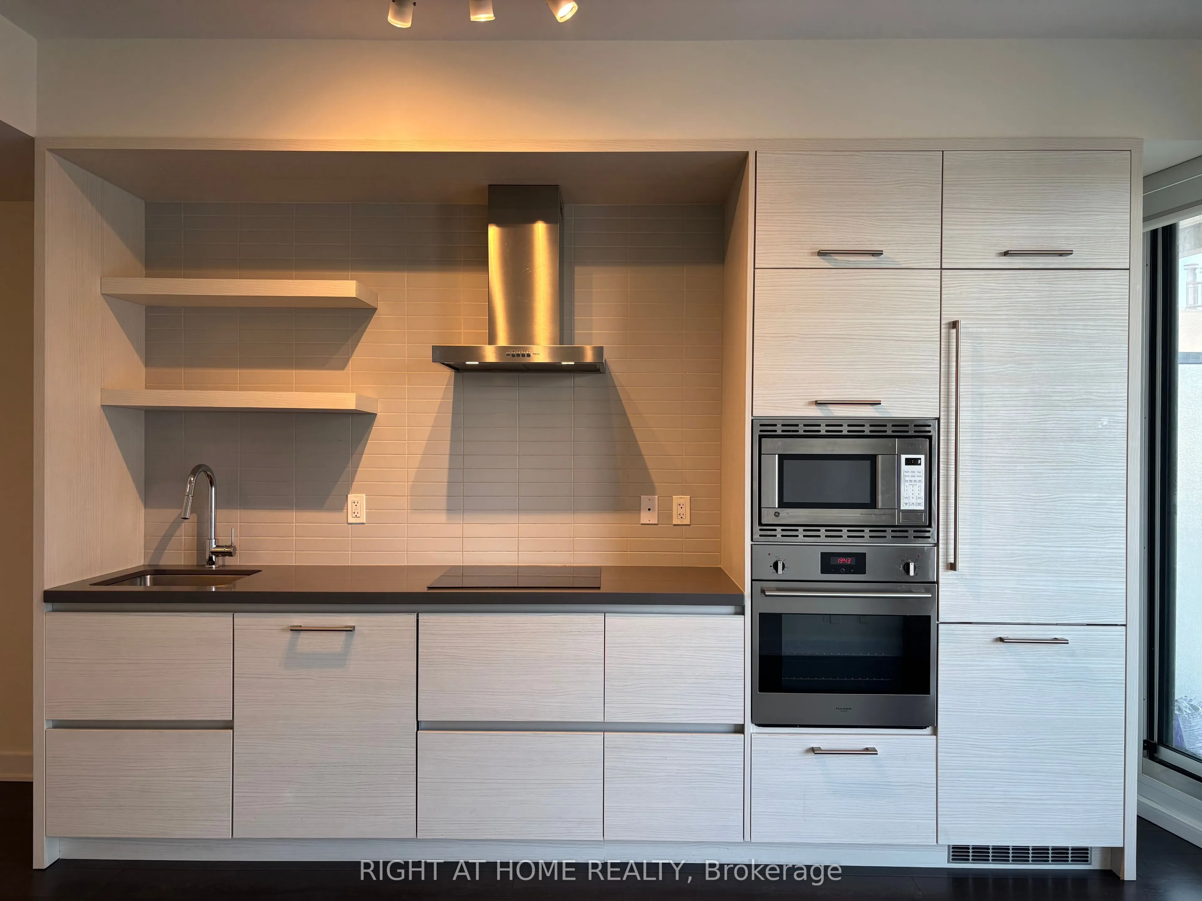 2221 Yonge Street #1205