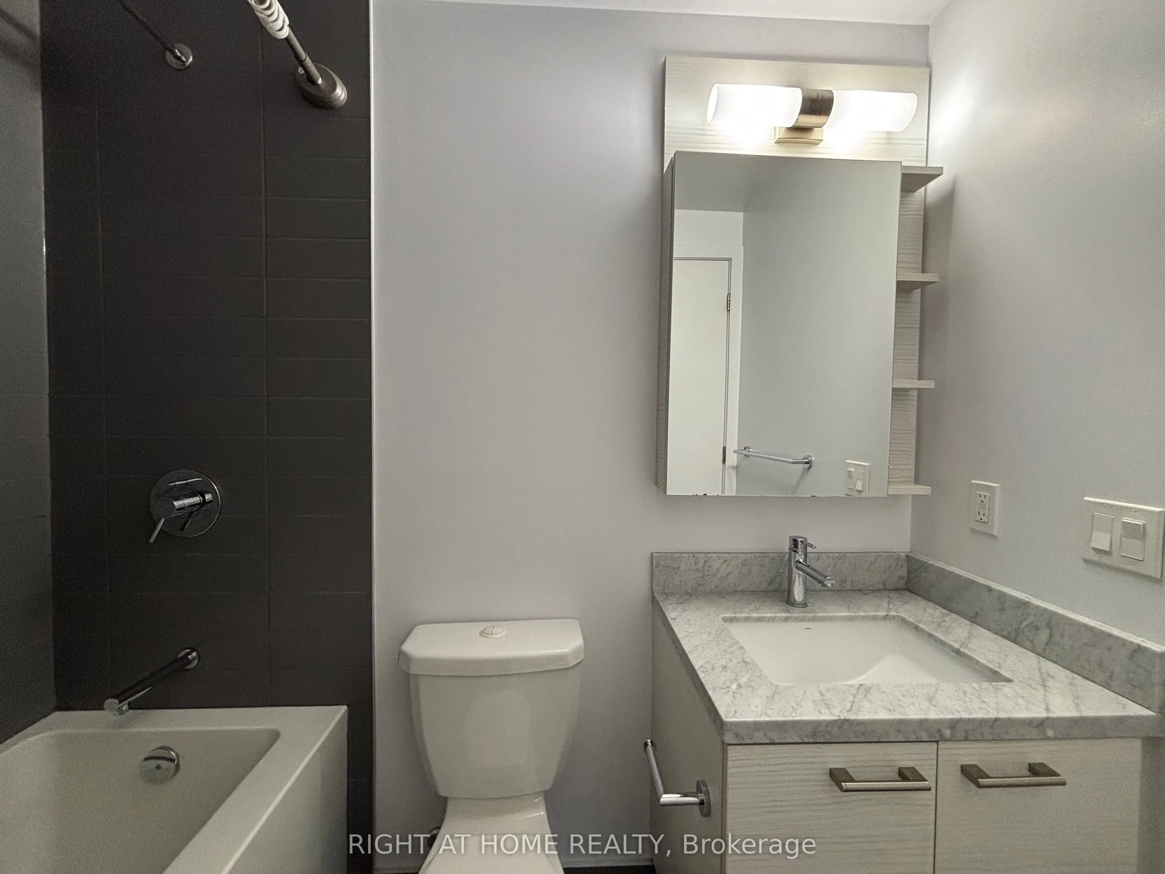 2221 Yonge Street #1205