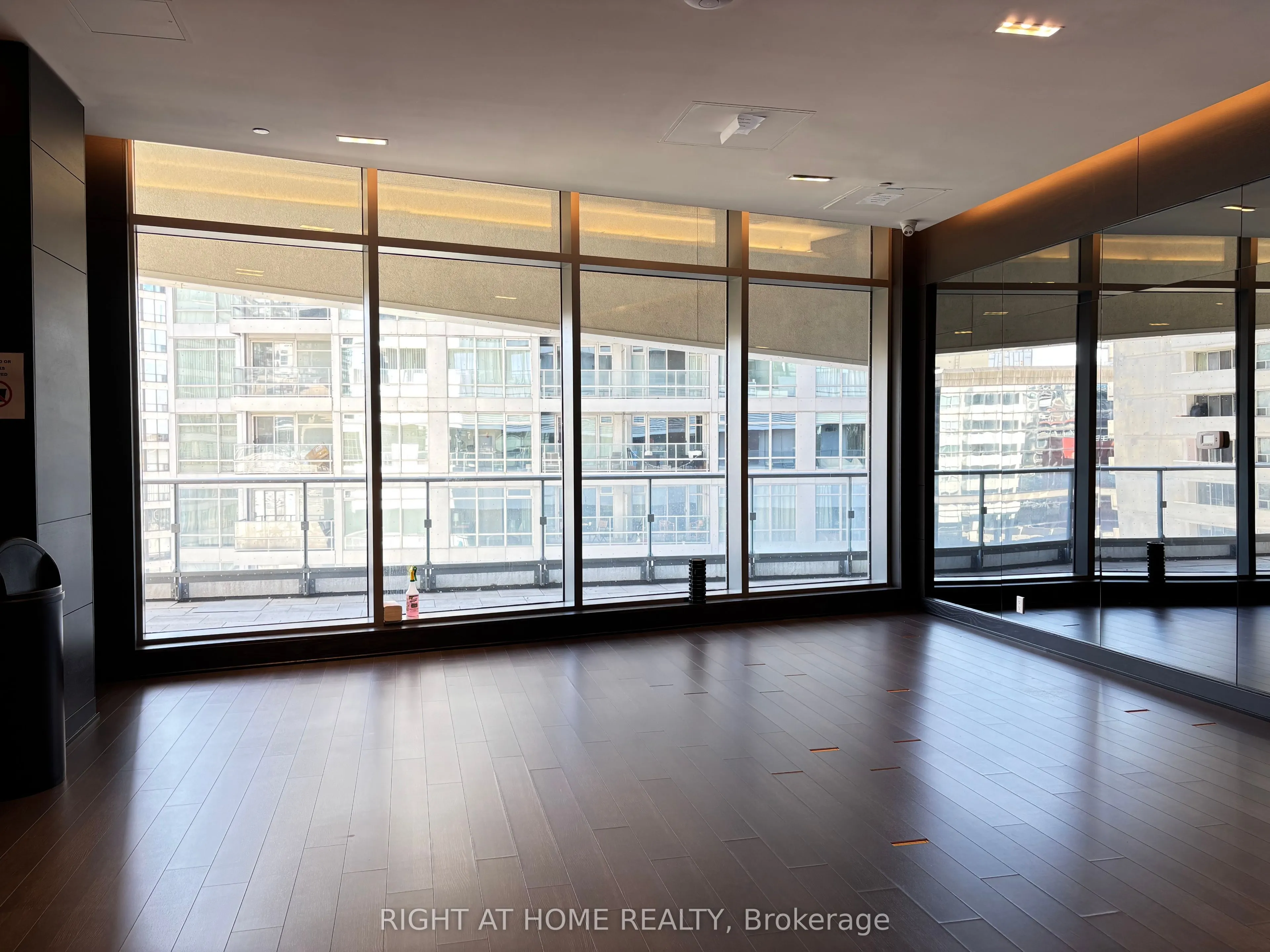 2221 Yonge Street #1205