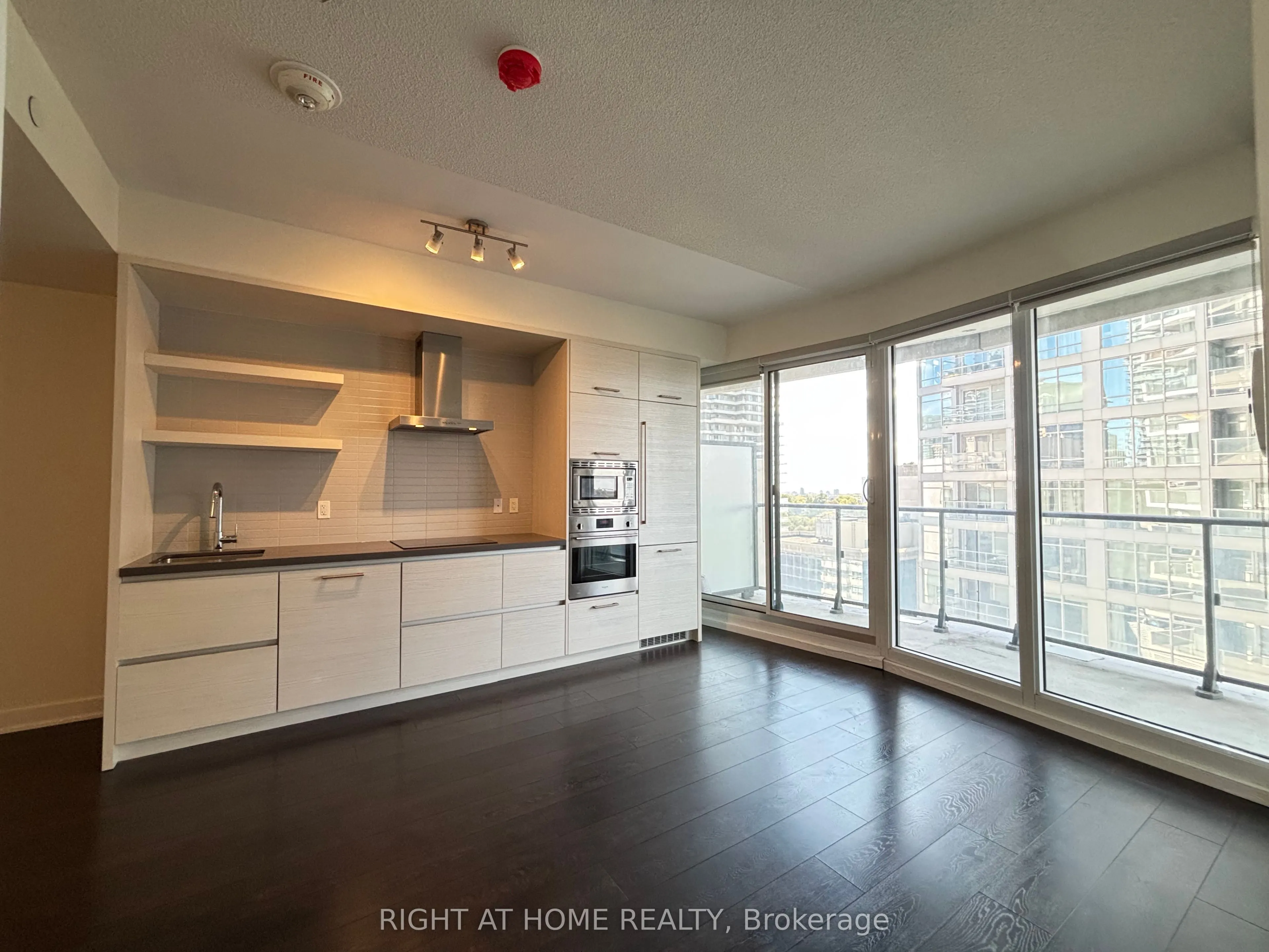 2221 Yonge Street #1205