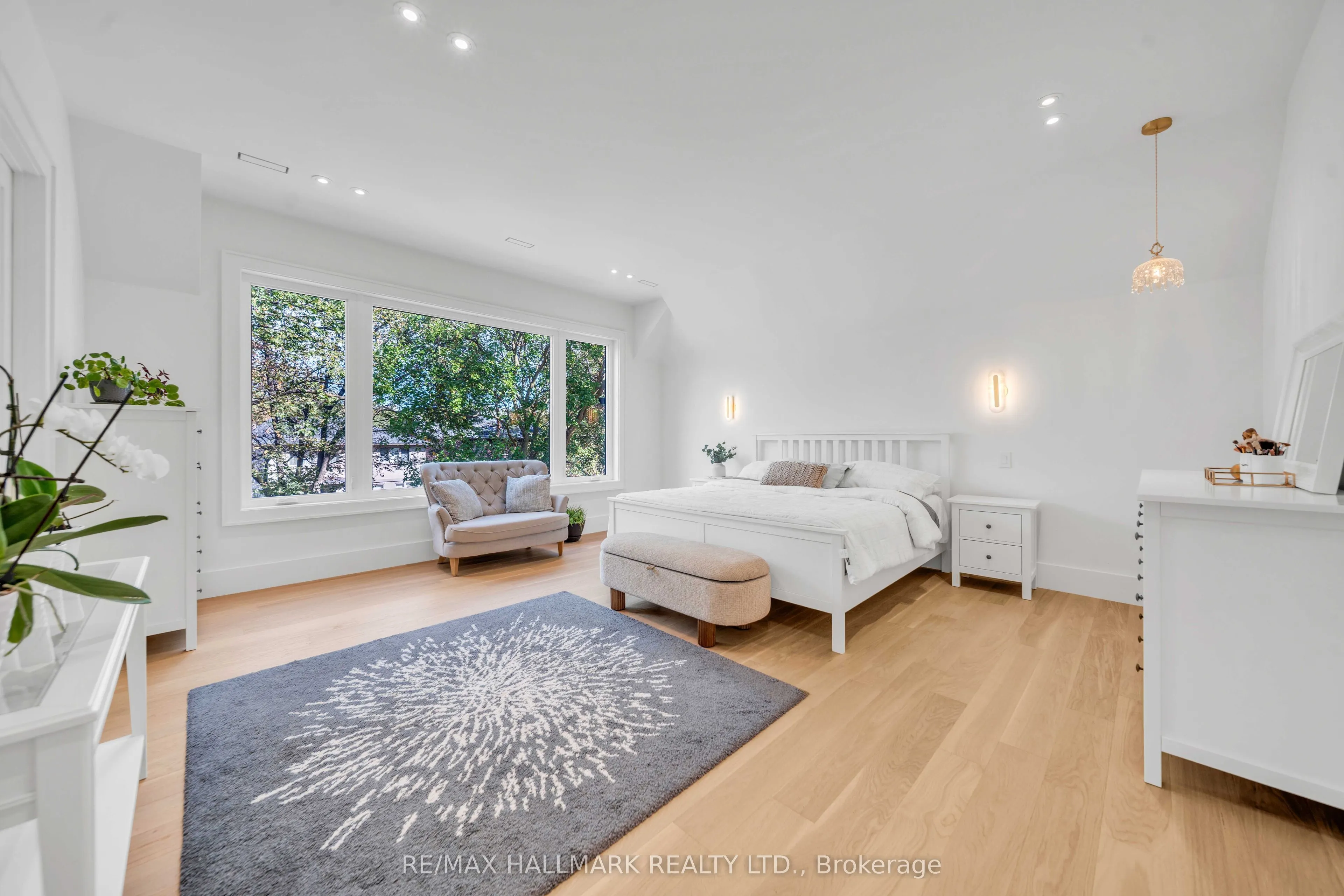 27 Collinson Boulevard