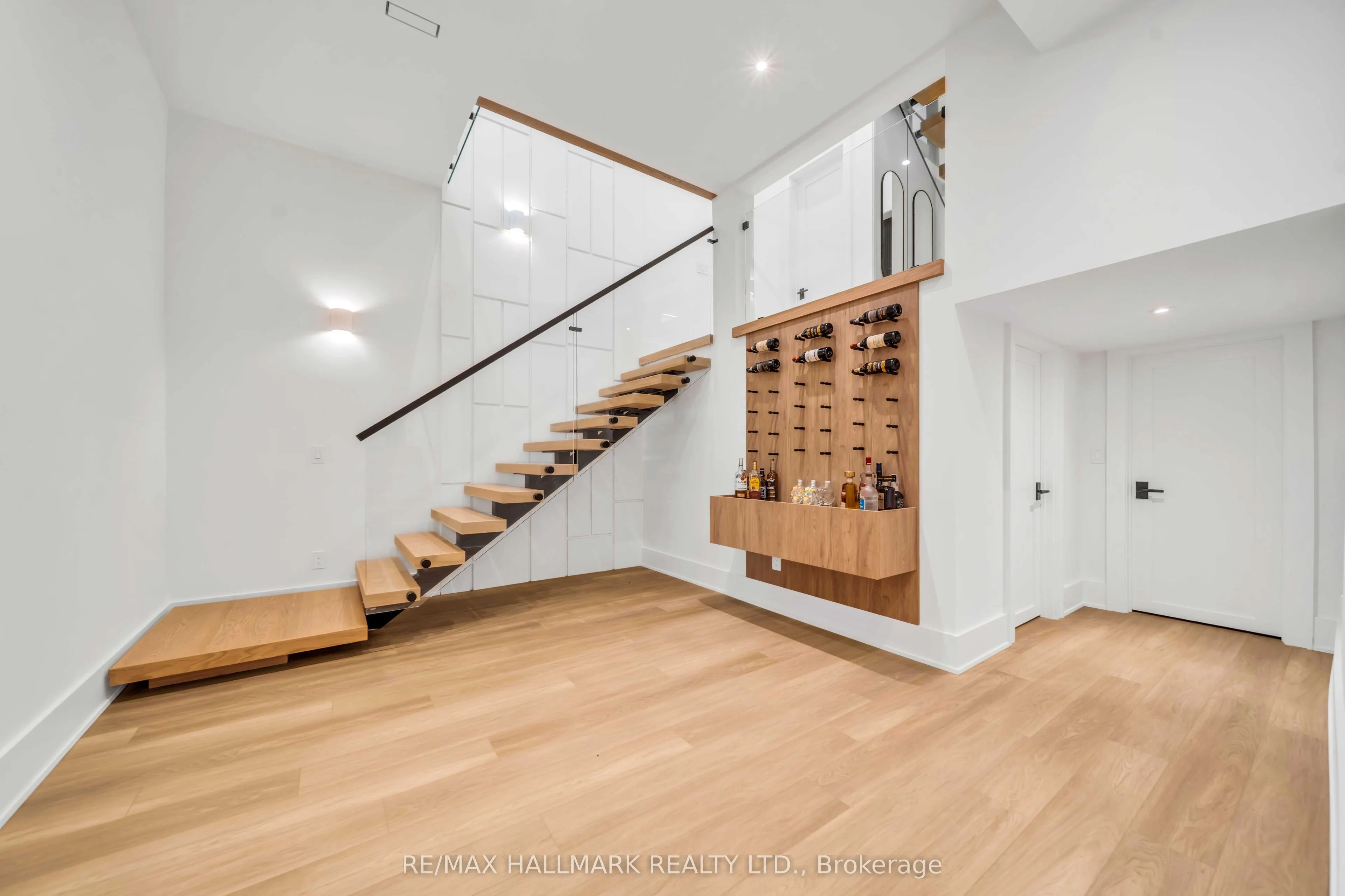 27 Collinson Boulevard