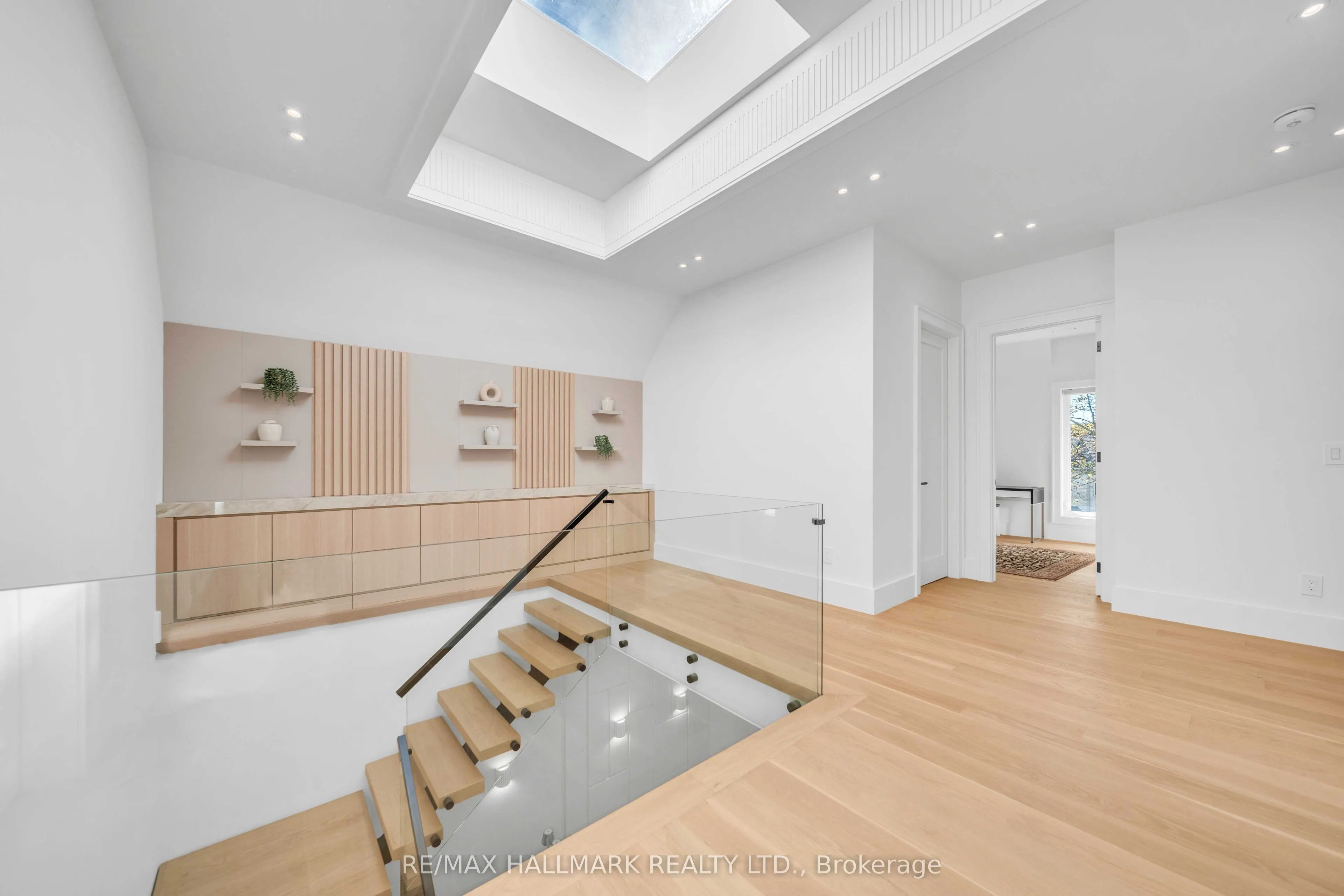 27 Collinson Boulevard