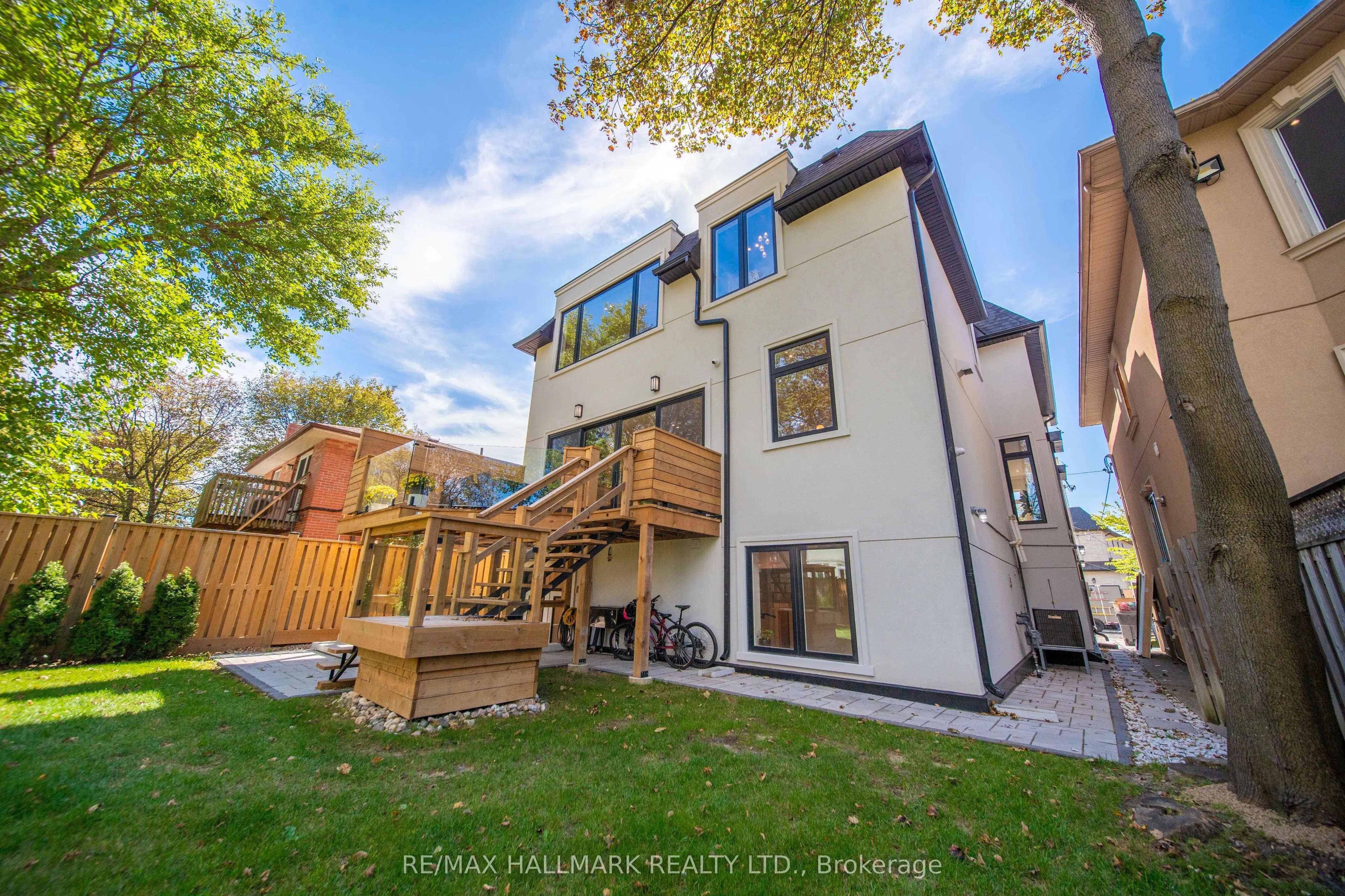 27 Collinson Boulevard