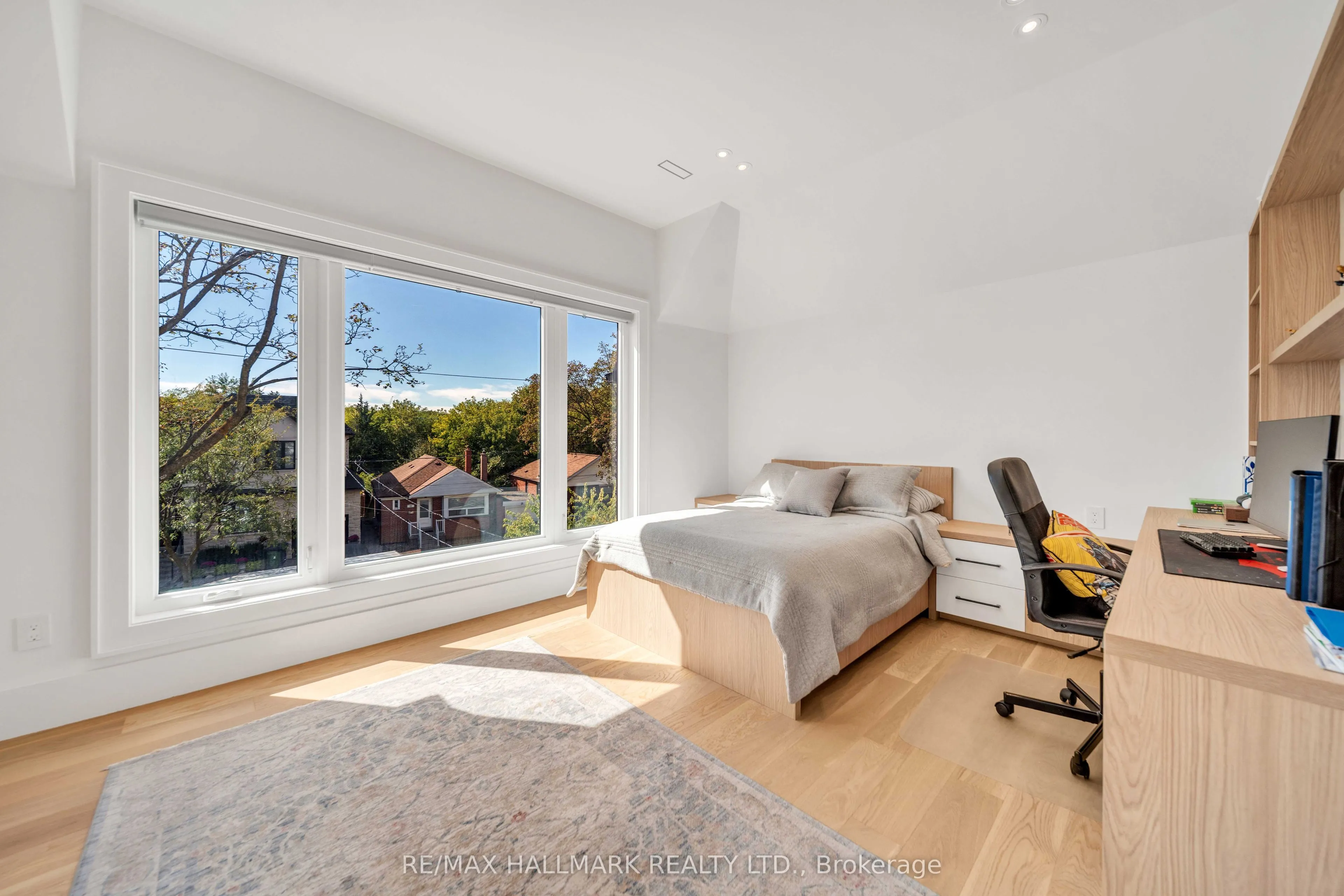 27 Collinson Boulevard