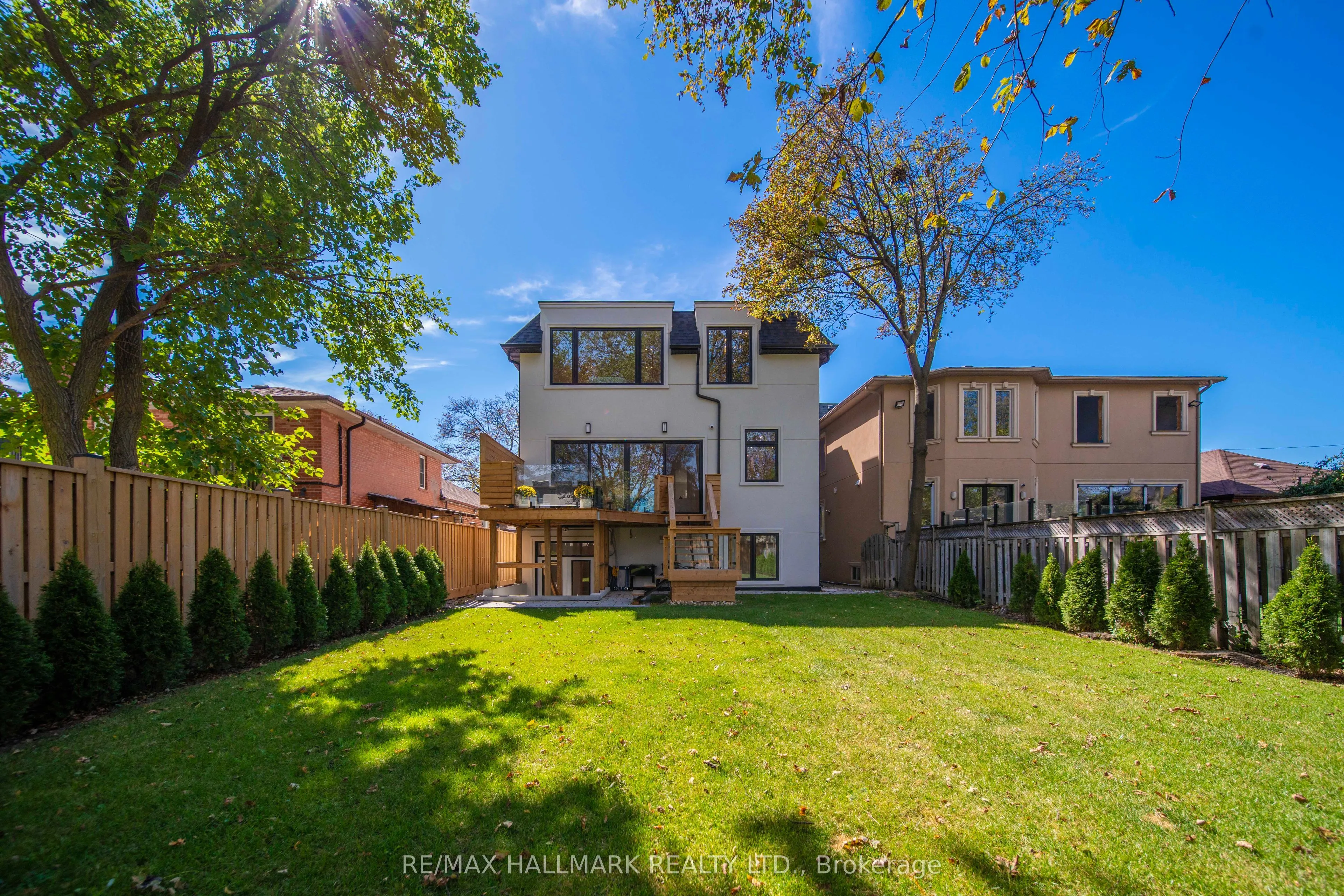27 Collinson Boulevard
