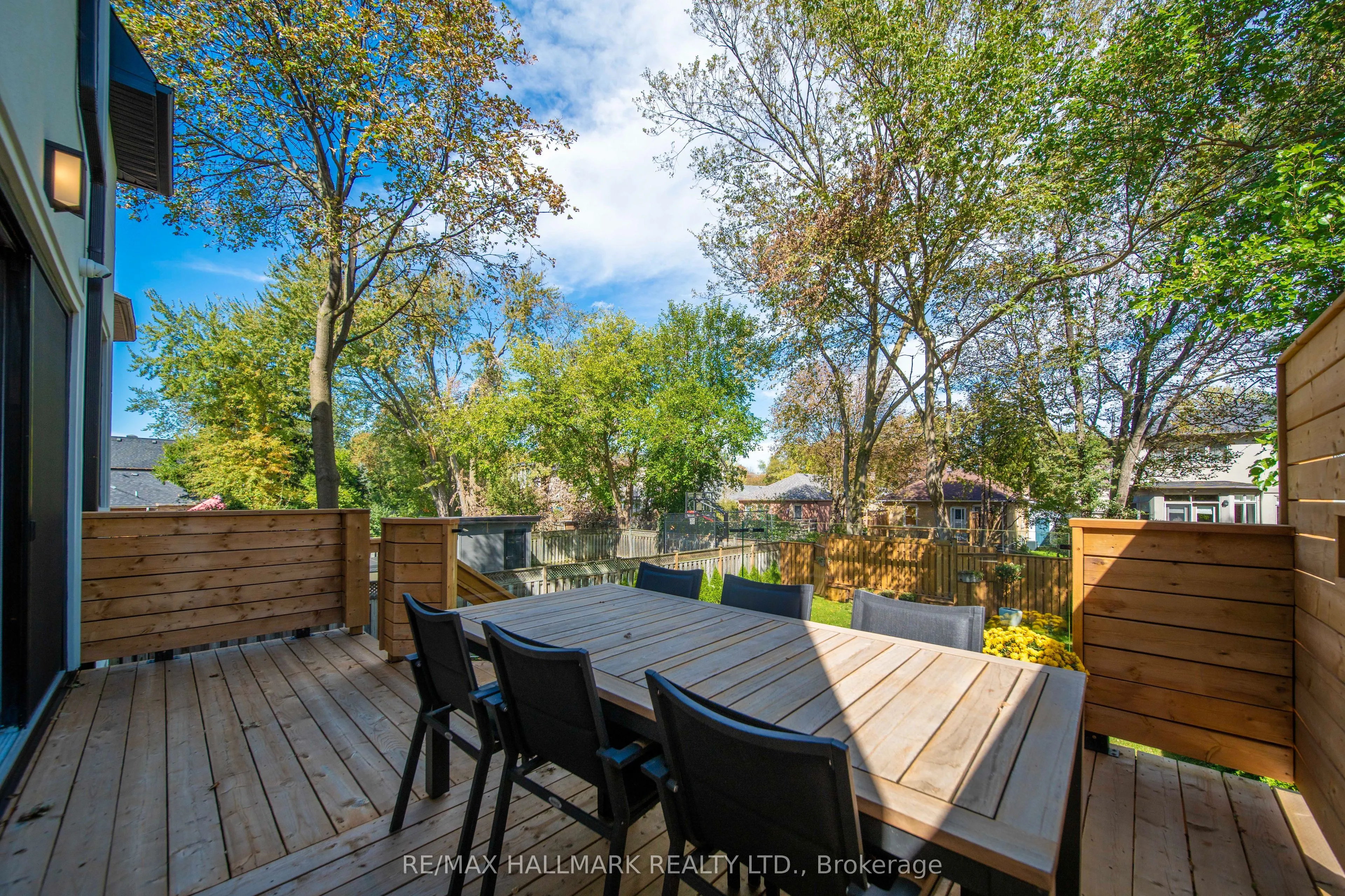 27 Collinson Boulevard
