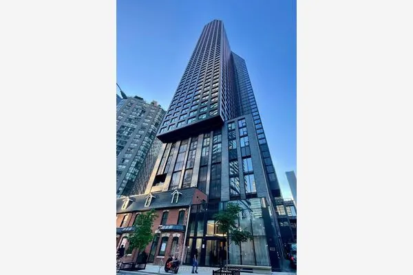 8 Wellesley Street W #4009