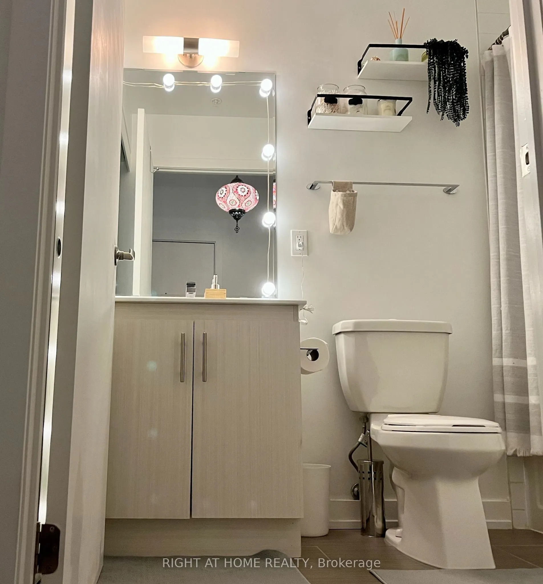 10 Willison Square #205