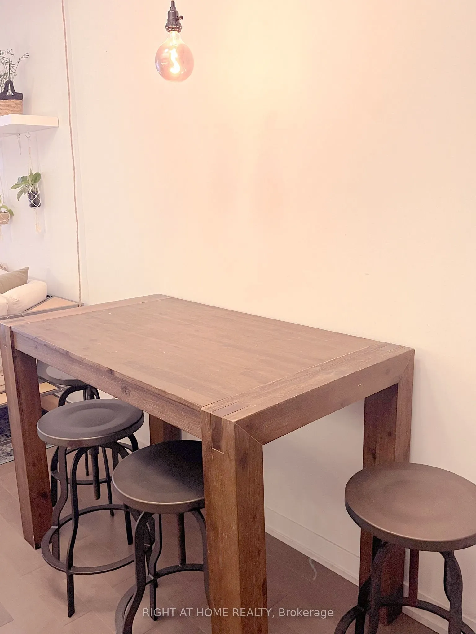 10 Willison Square #205
