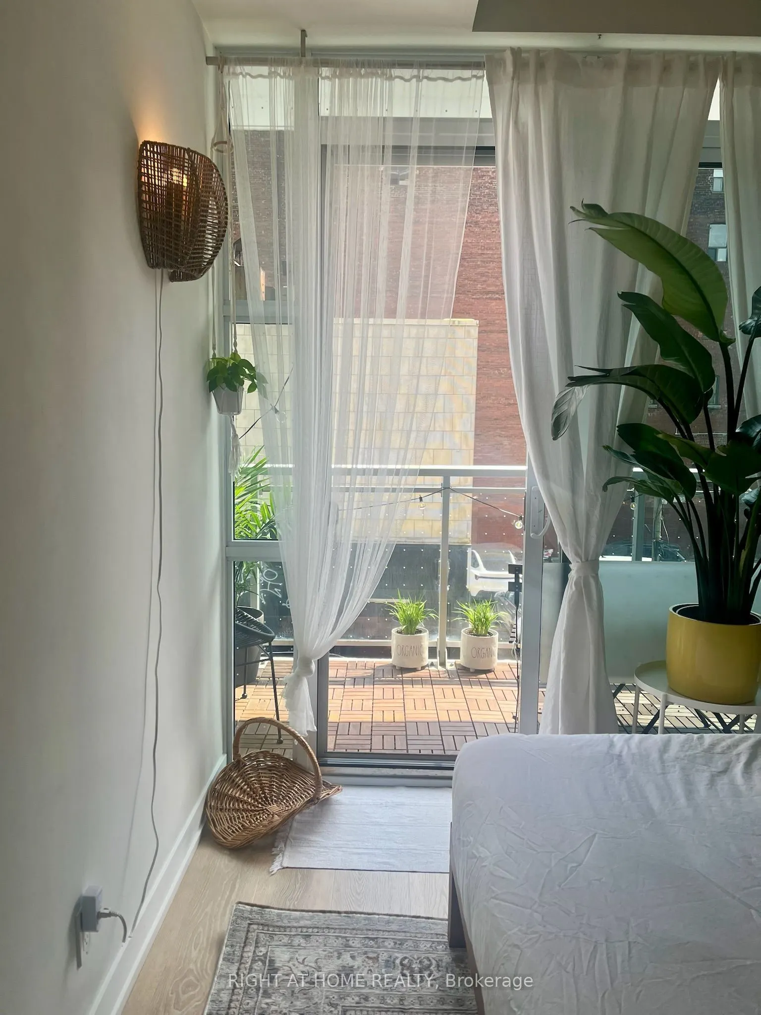 10 Willison Square #205