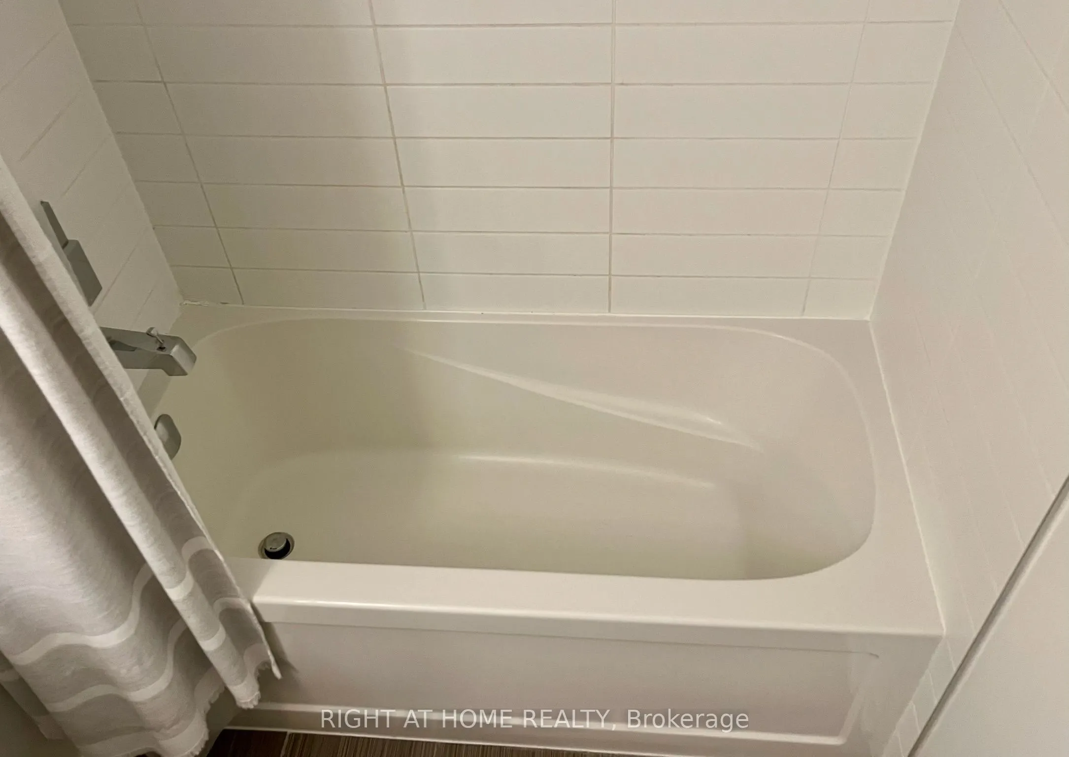 10 Willison Square #205