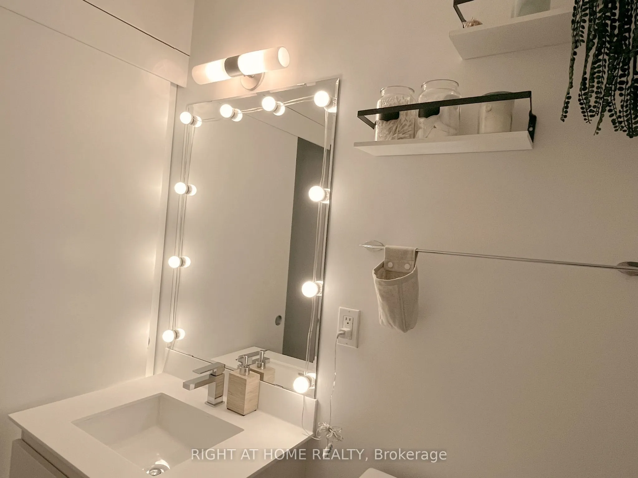 10 Willison Square #205