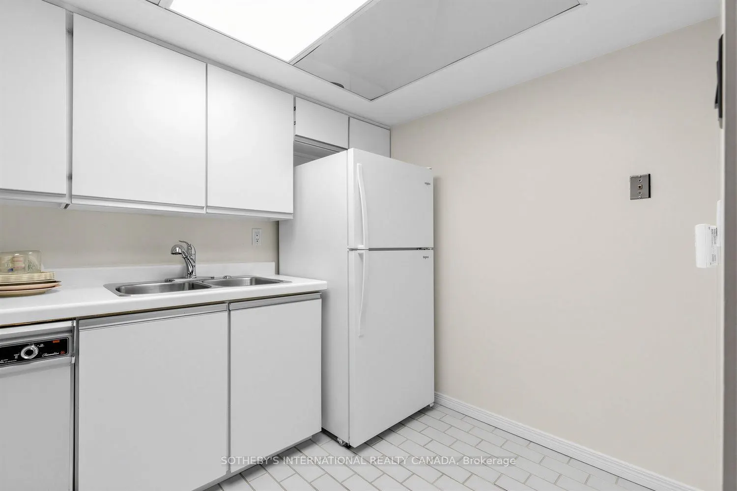 360 Bloor Street E #PH6