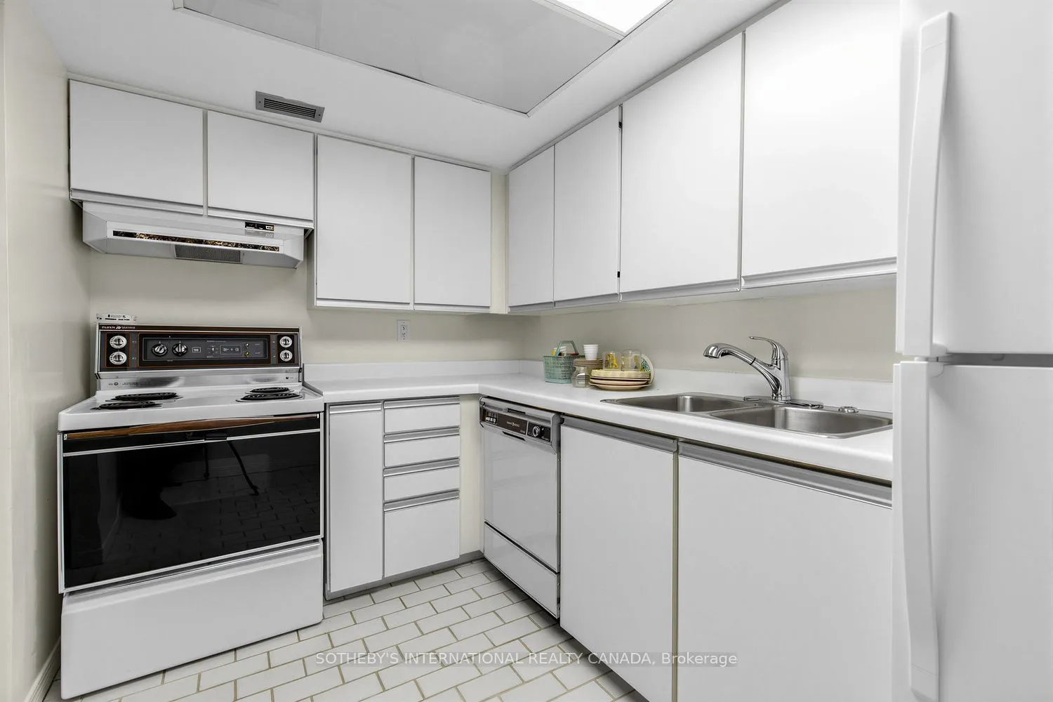 360 Bloor Street E #PH6